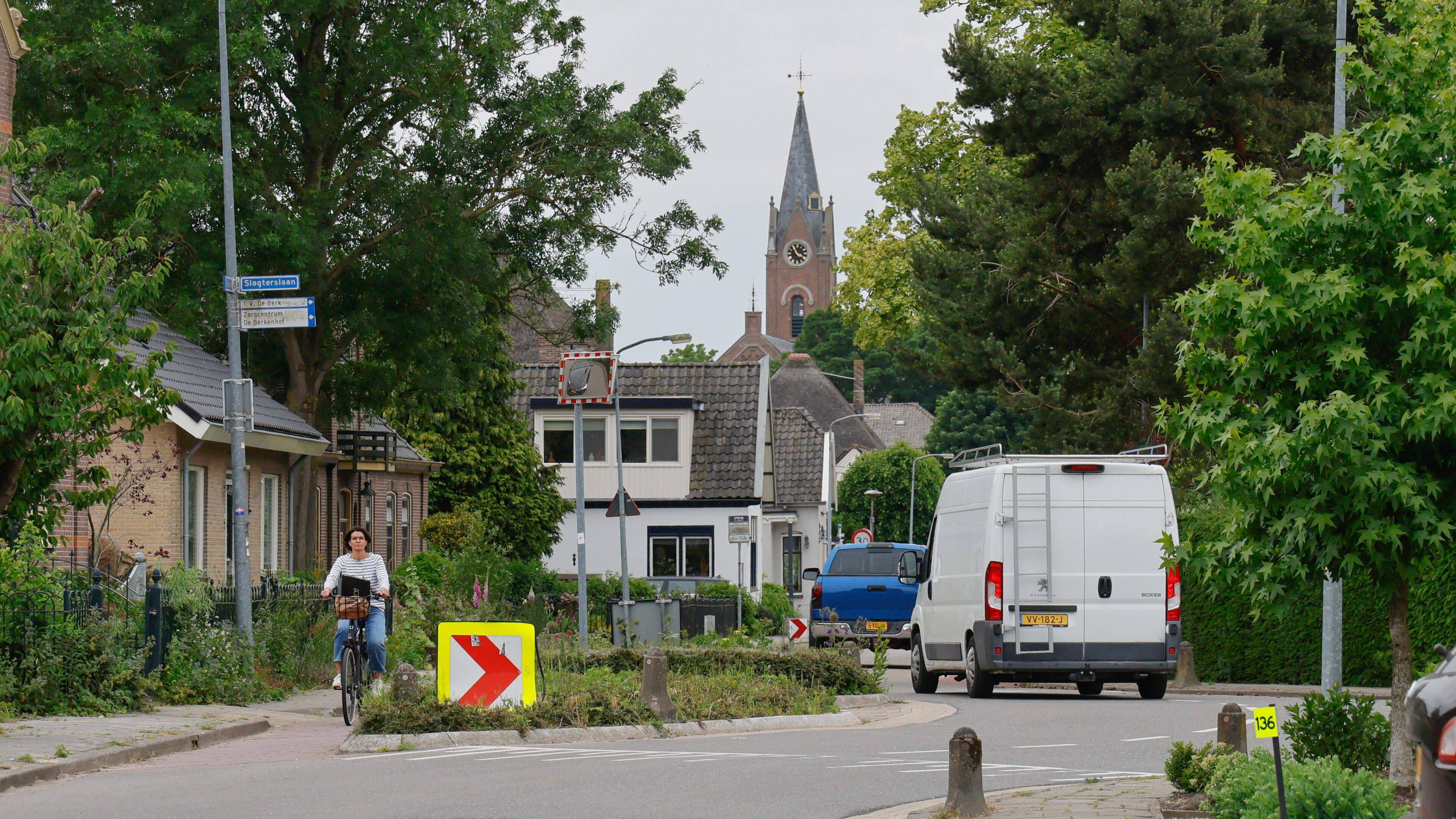 ’Klachten over verkeer Berkhout komen niet zomaar uit de lucht vallen’. Een lezer vertelt wat hij er