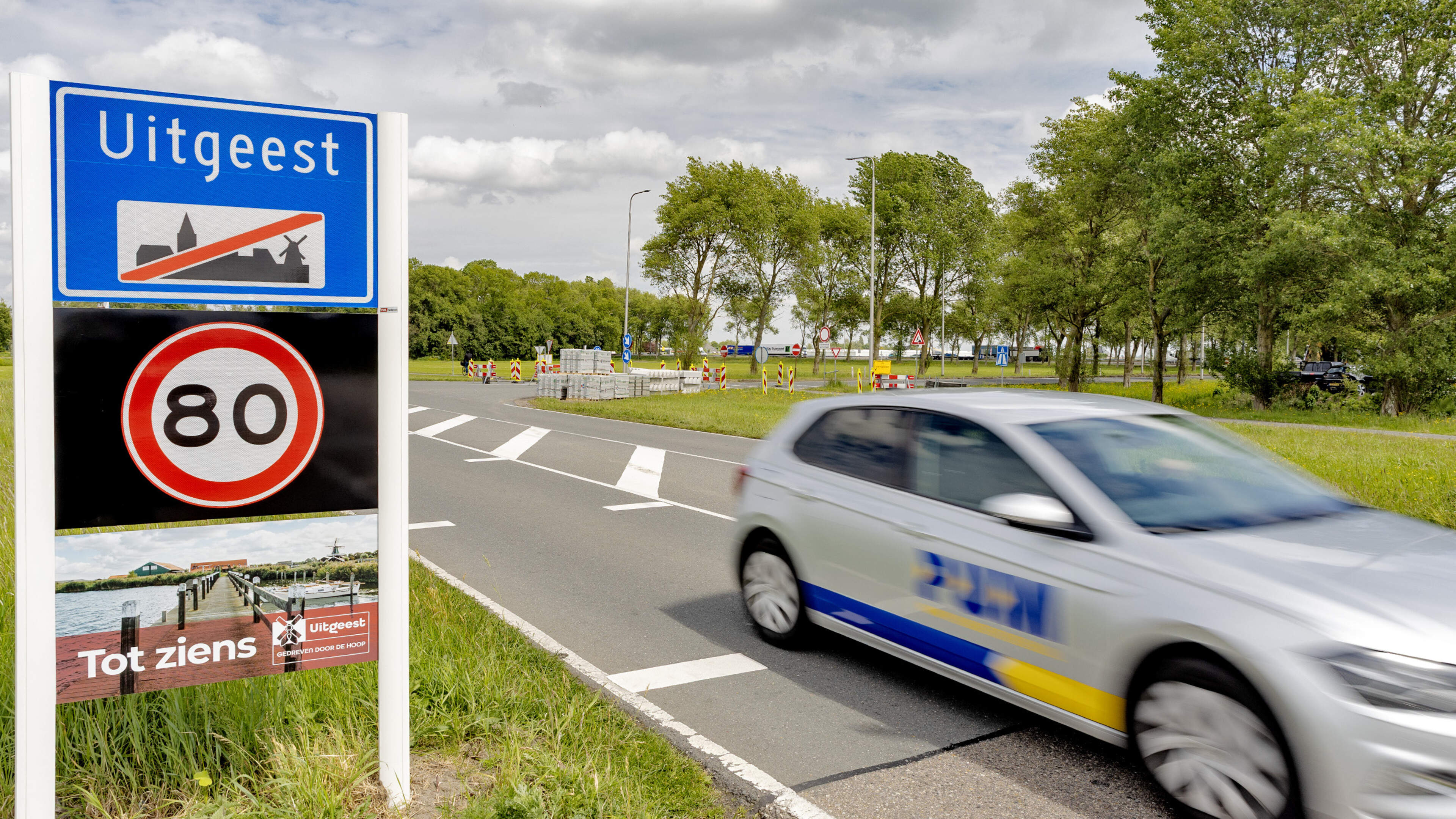 A9 gridlocked, Geesterweg full: Uitgeest groans under diversions. ‘Geez, what a mess.’