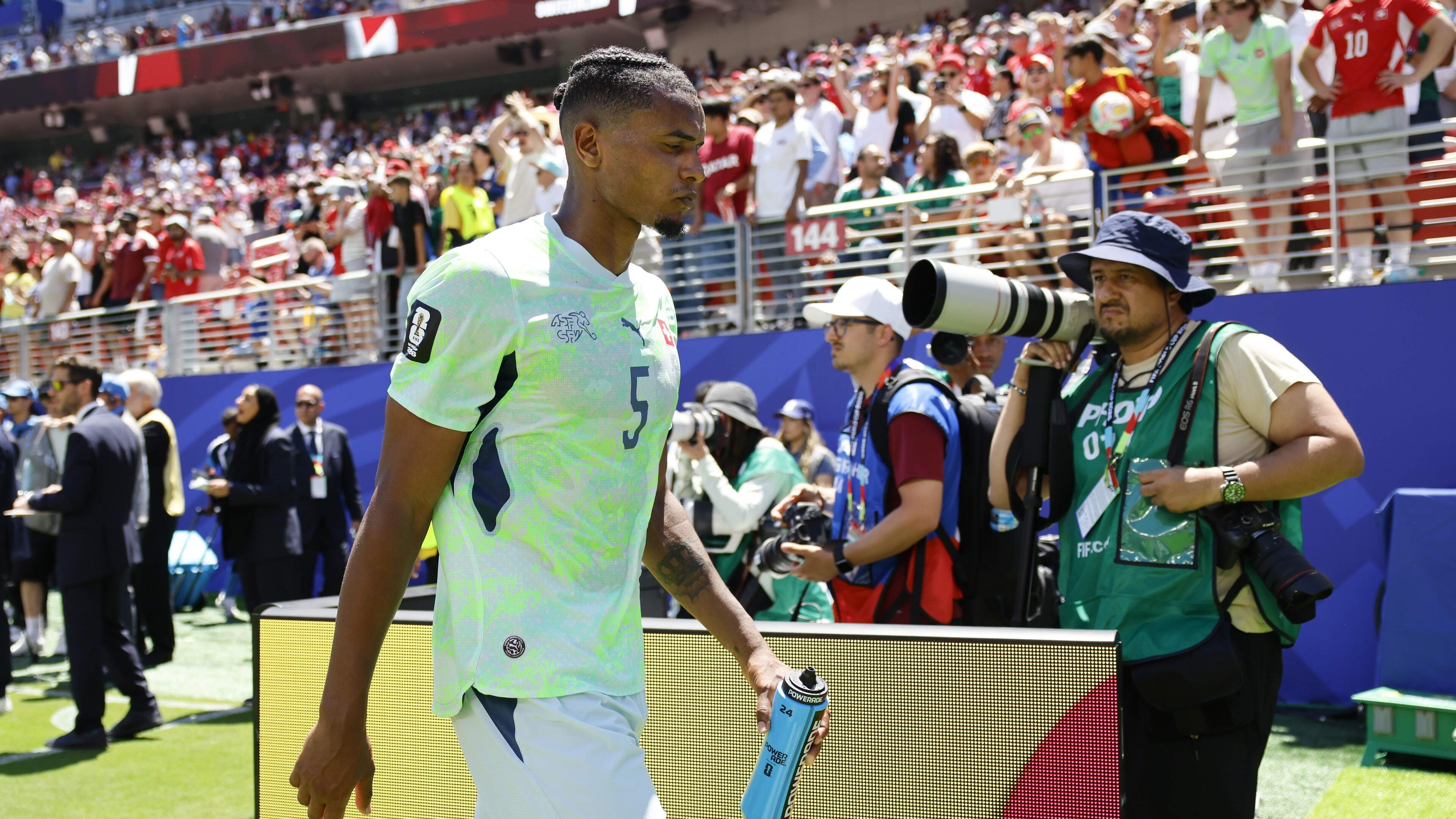 It was the night of Benzema, Danielle Kliwon’s grandmother and the almost exaggerated Swiss Akanji