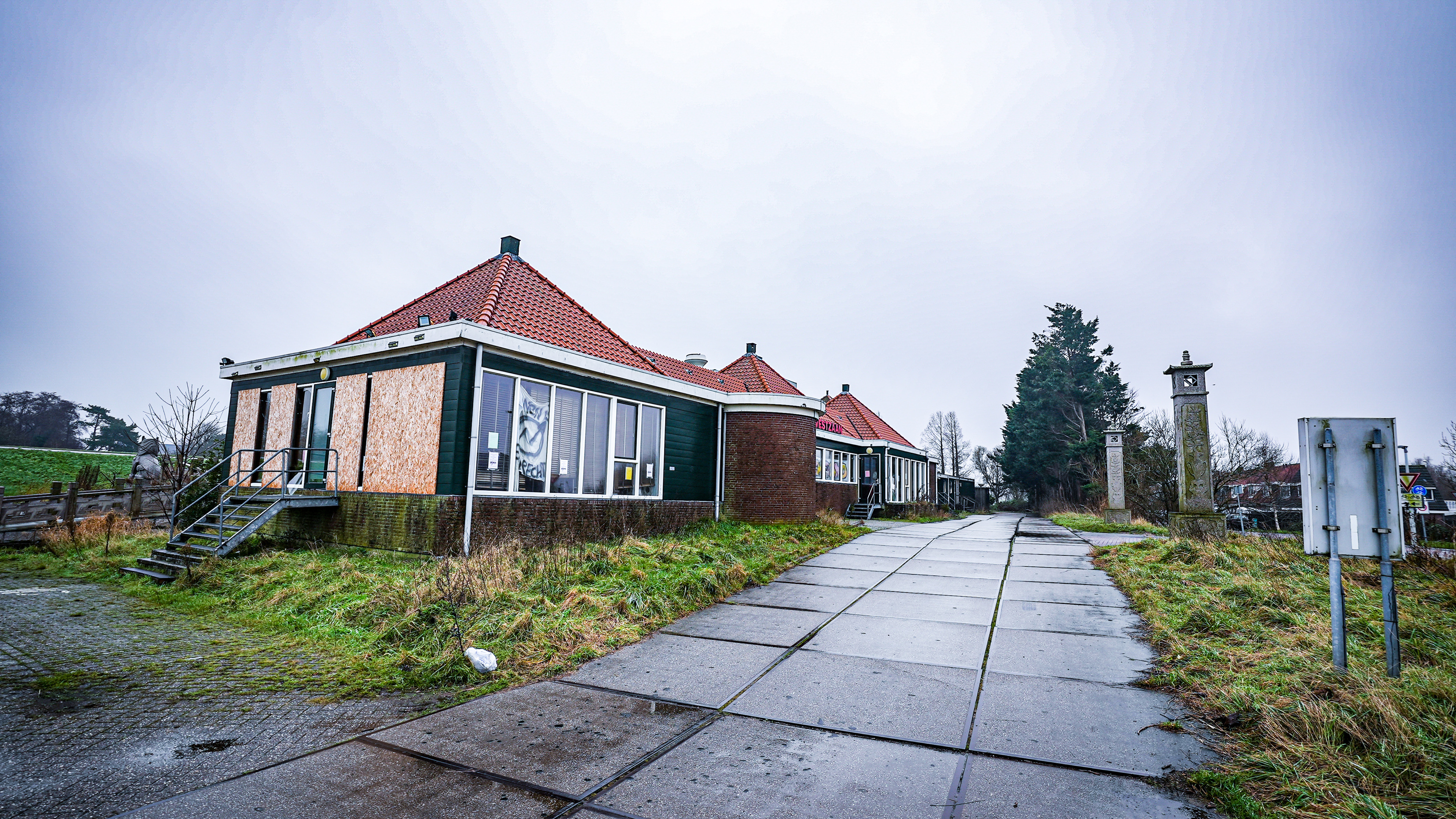 Advocaat van kraakster Wereldkeuken Westzaan hekelt ontruiming: ’Leidde tot leegstand, brand en dakl