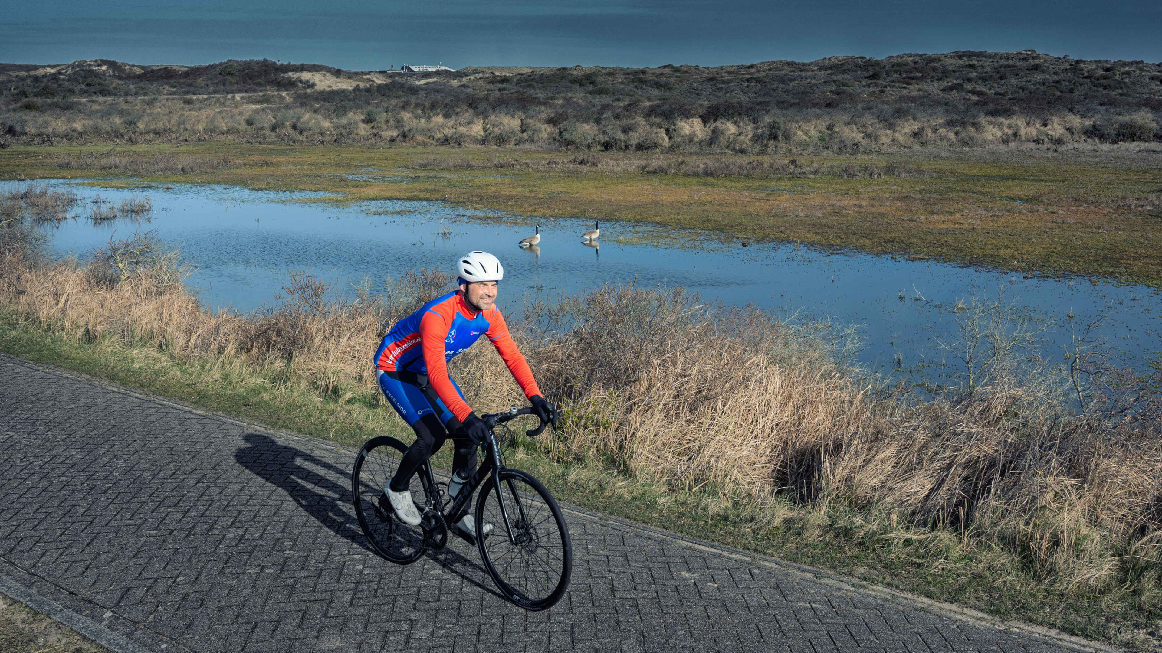 Cyclist Arjan joins touring club: 'The nice thing is that friendships are formed'