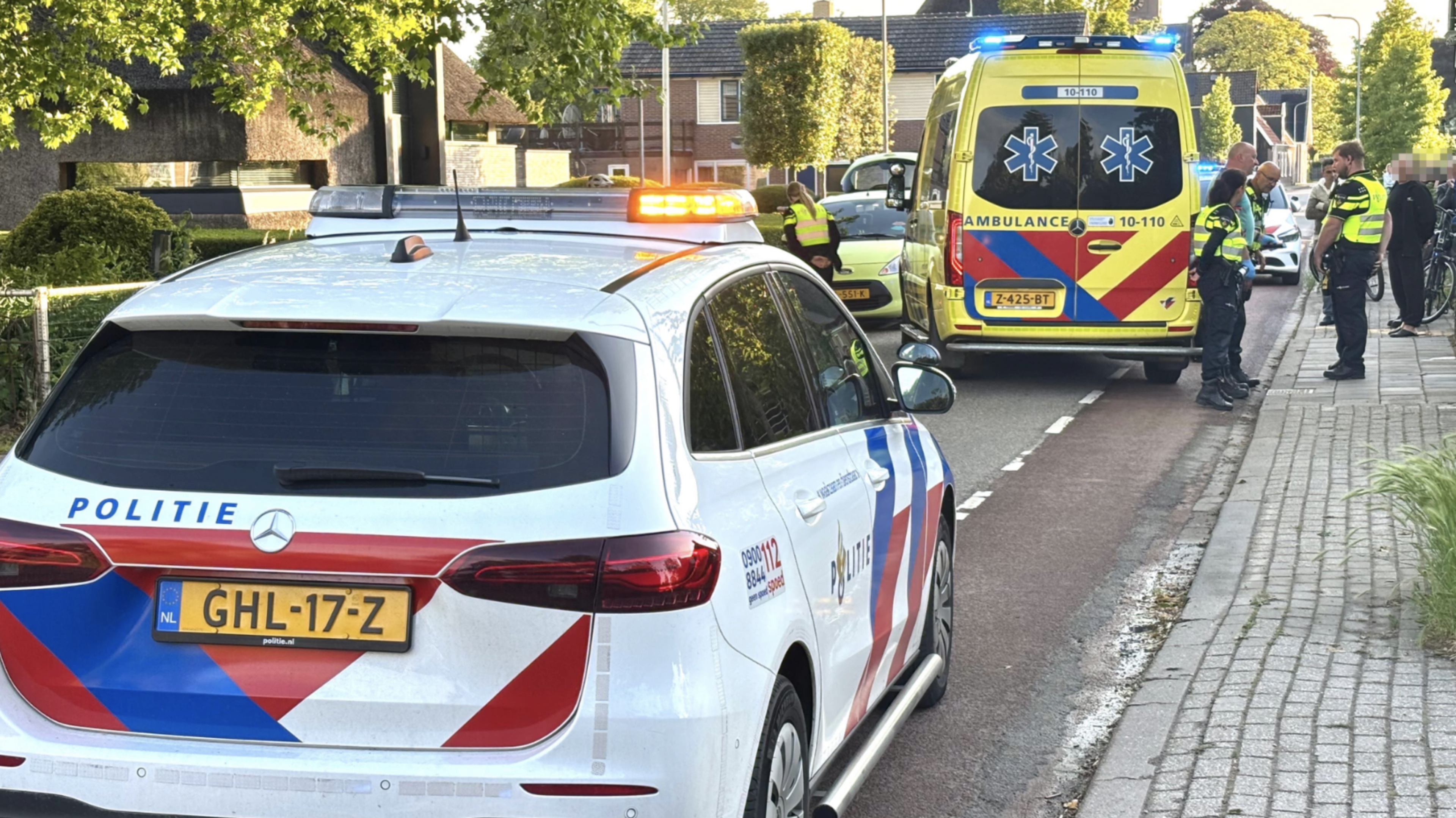 Vrouw zwaargewond na fietsongeluk in Westwoud, traumahelikopter ingezet