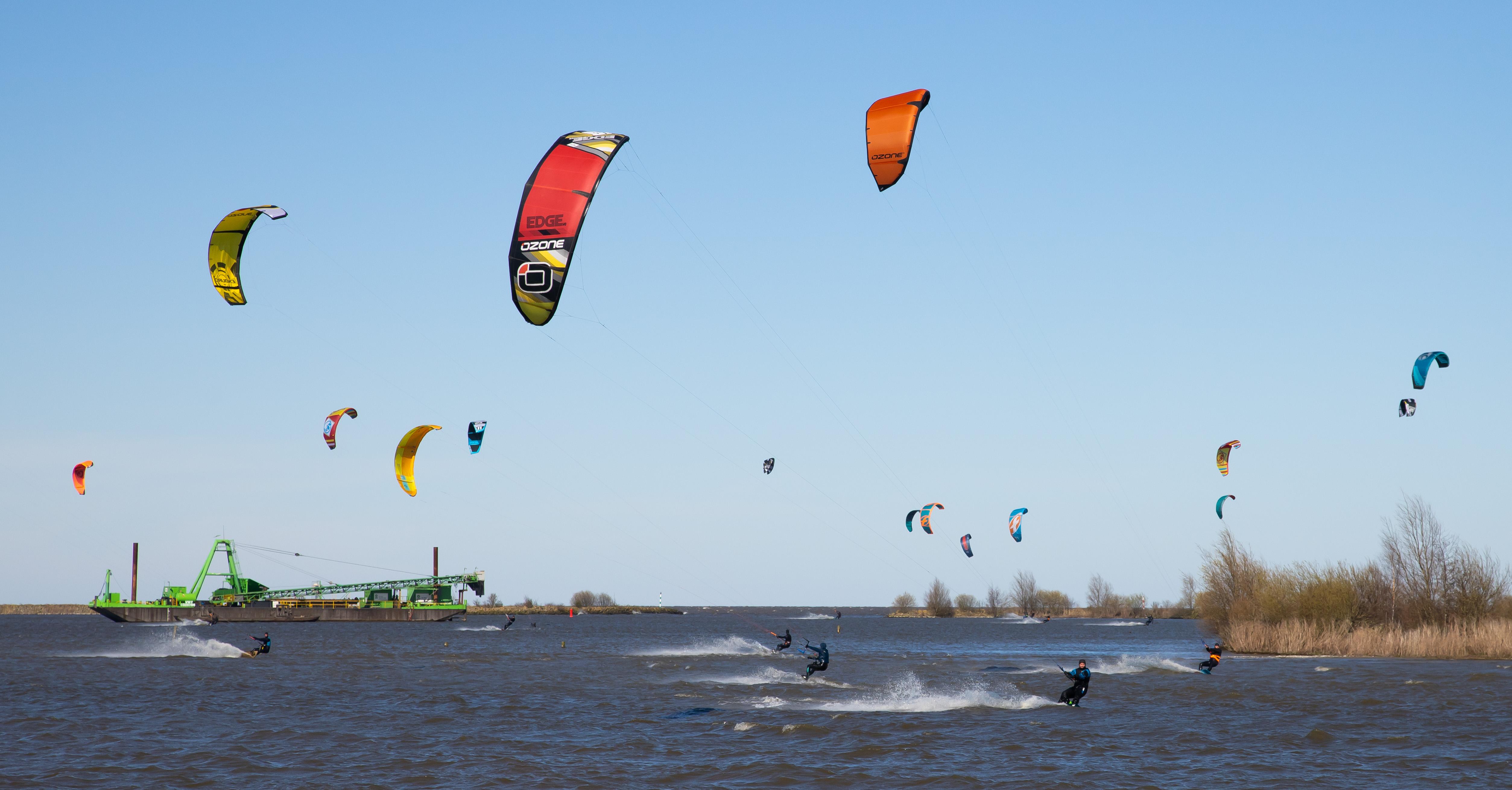 Kitesurfers krijgen meer ruimte in West-Friesland, nieuwe locaties moeten drukbezocht Schellinkhout 