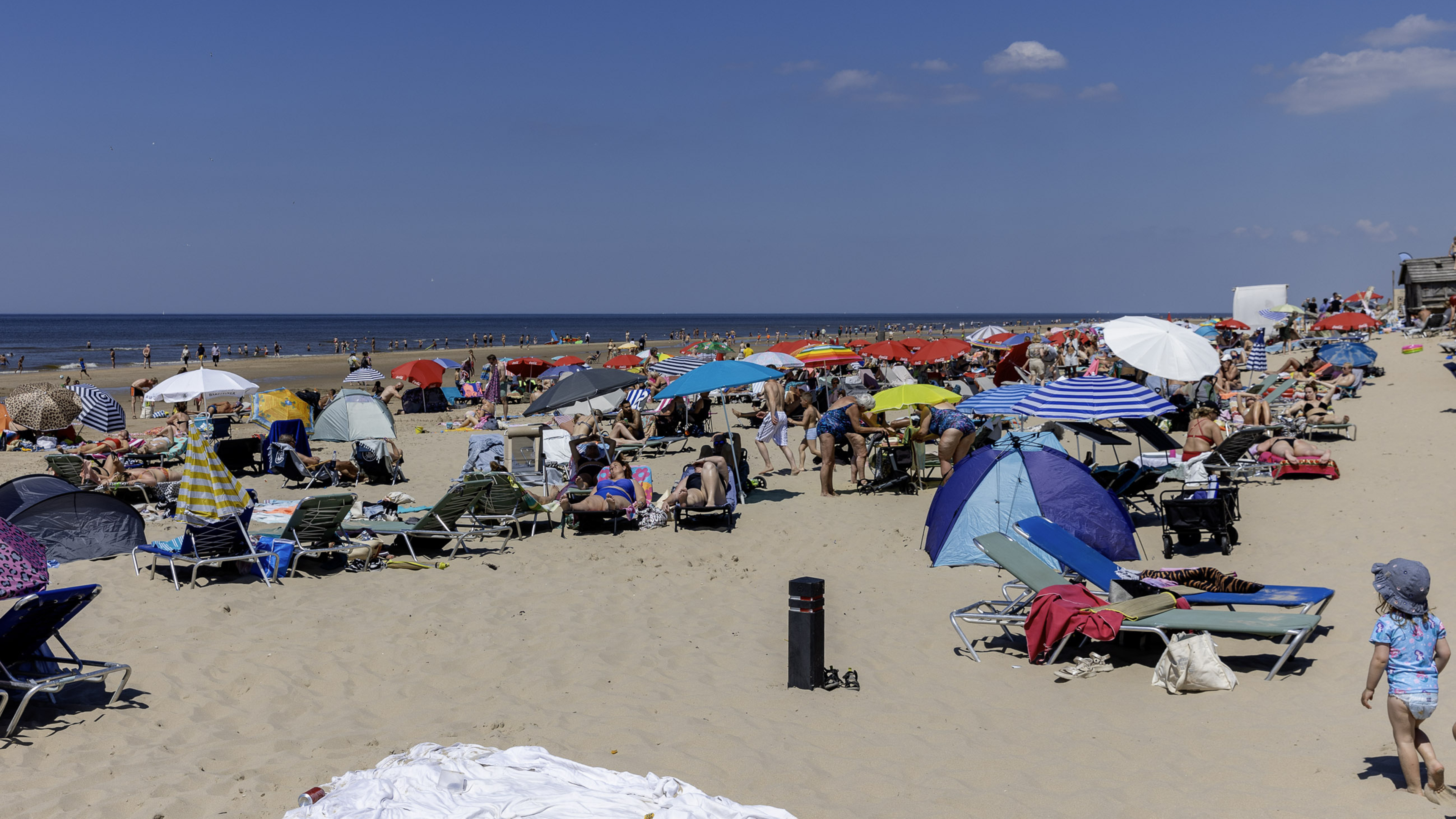 Castricum wants two extra enforcement officers, especially for the beach and hospitality sector