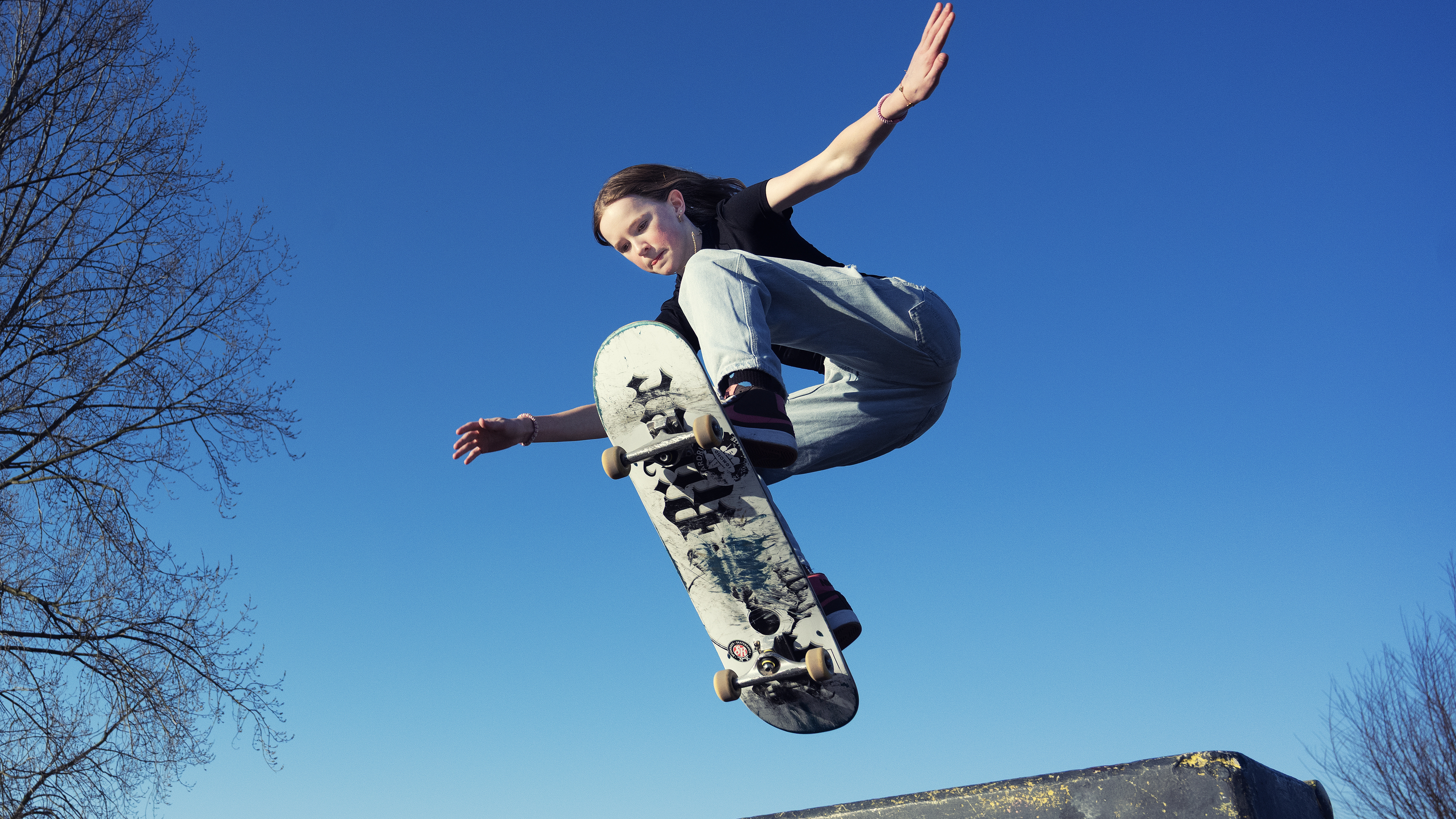 Nikky (14) taught herself to skate and then took lessons. Now she’s joined a talent class: ‘Learning tricks is really not easy’