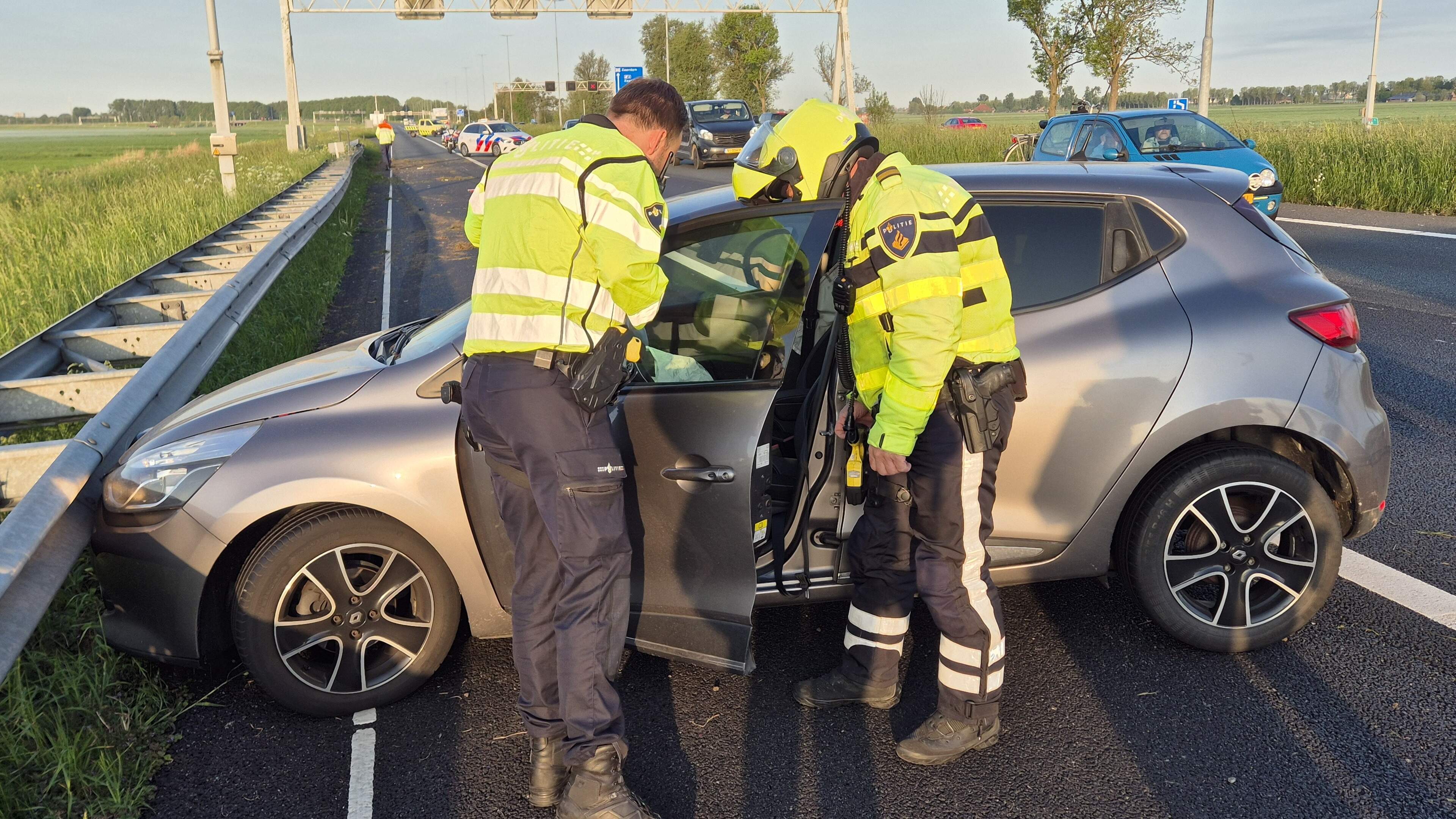 Automobiliste onder invloed ramt vangrail op A7 tussen Wijdewormer en ’t Kalf