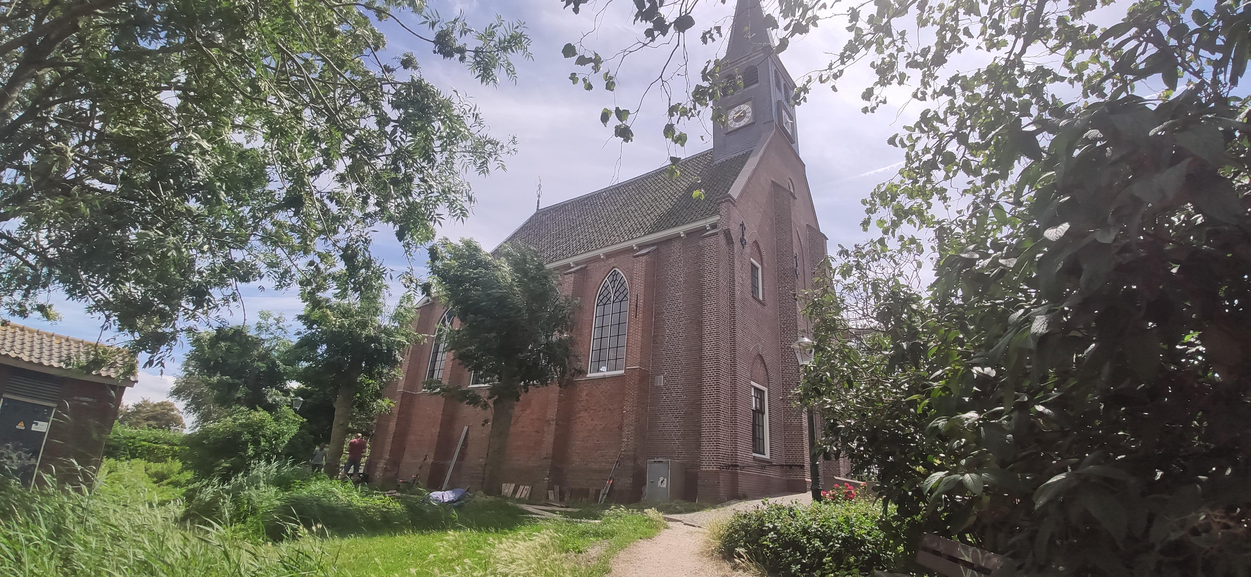 Wat is een dorp zonder kerk? Kerkje West-Graftdijk is weer uit de steigers, maar het werk is nog nie