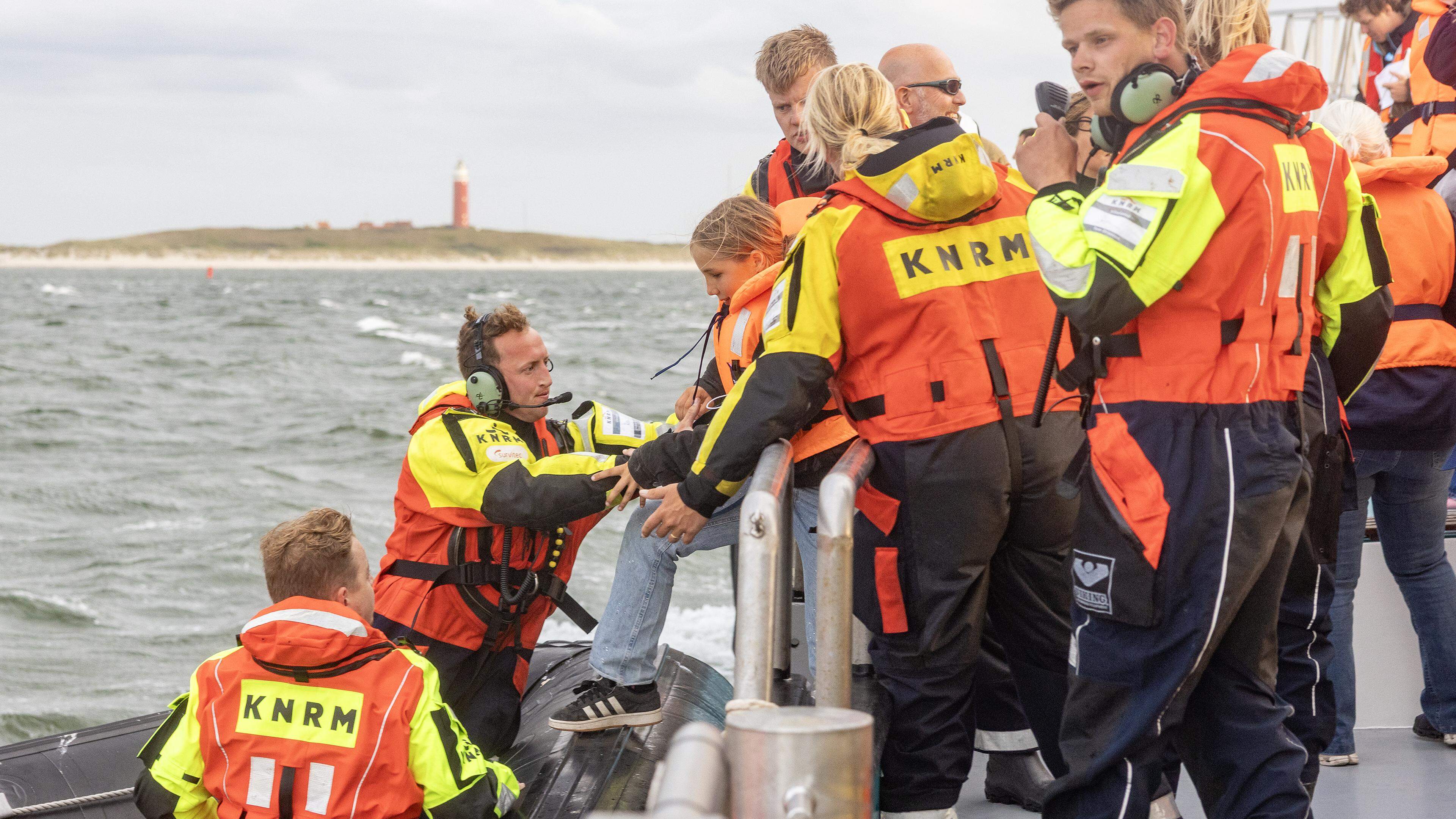 Twee passagiers overboord, anderen gewond en rook in de machinekamer. Waddenveer De Vriendschap cent