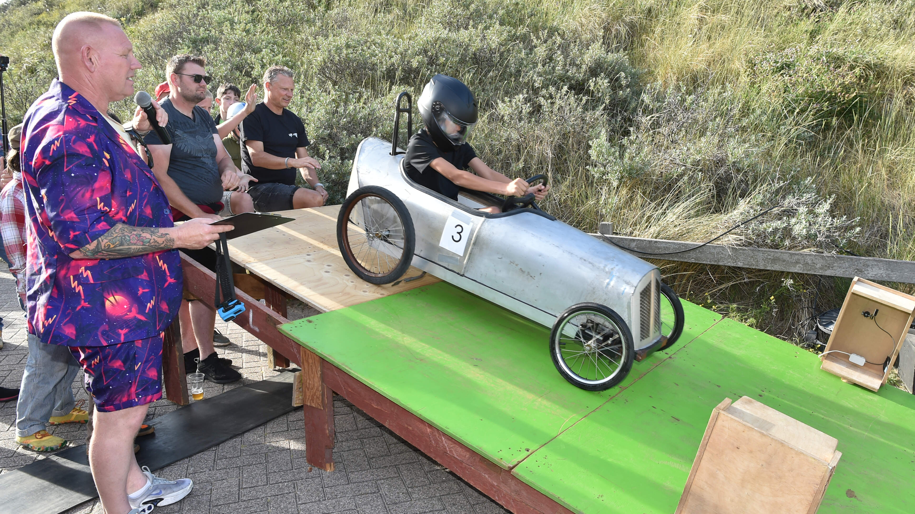 Soapbox race in Wijk aan Zee celebrates 75th edition with spectacular runs down the beach ramp