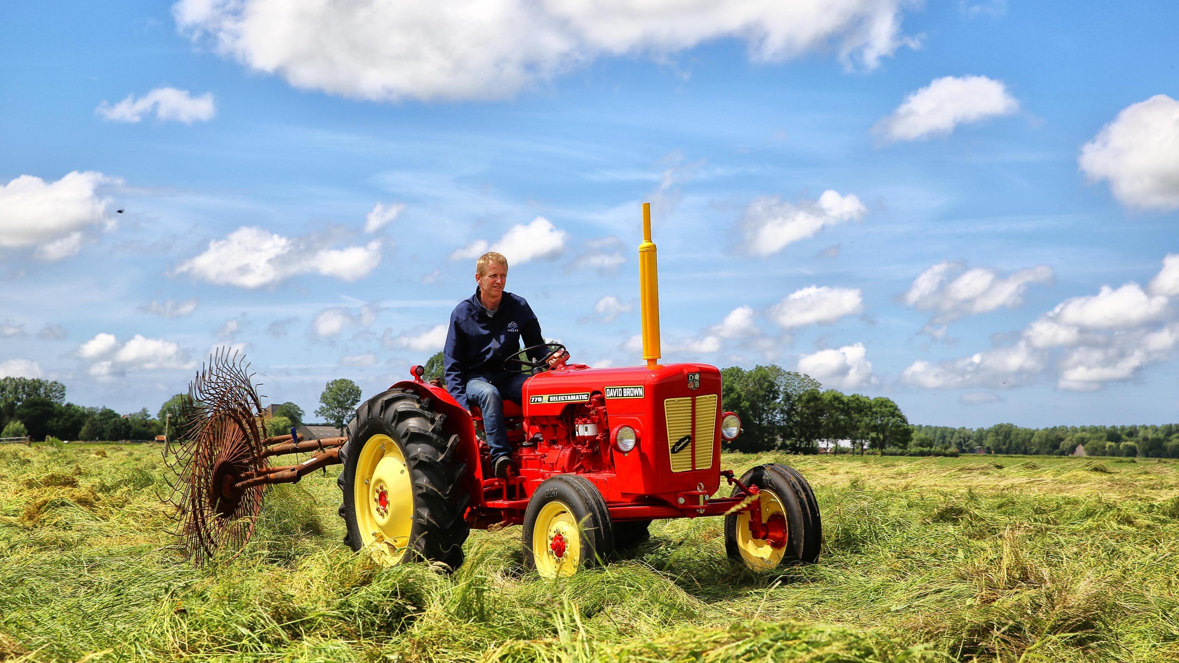 Demonstratie historisch grasmaaien bij Rundveemuseum Aartswoud. ’Dit is bloedserieurs werk!’