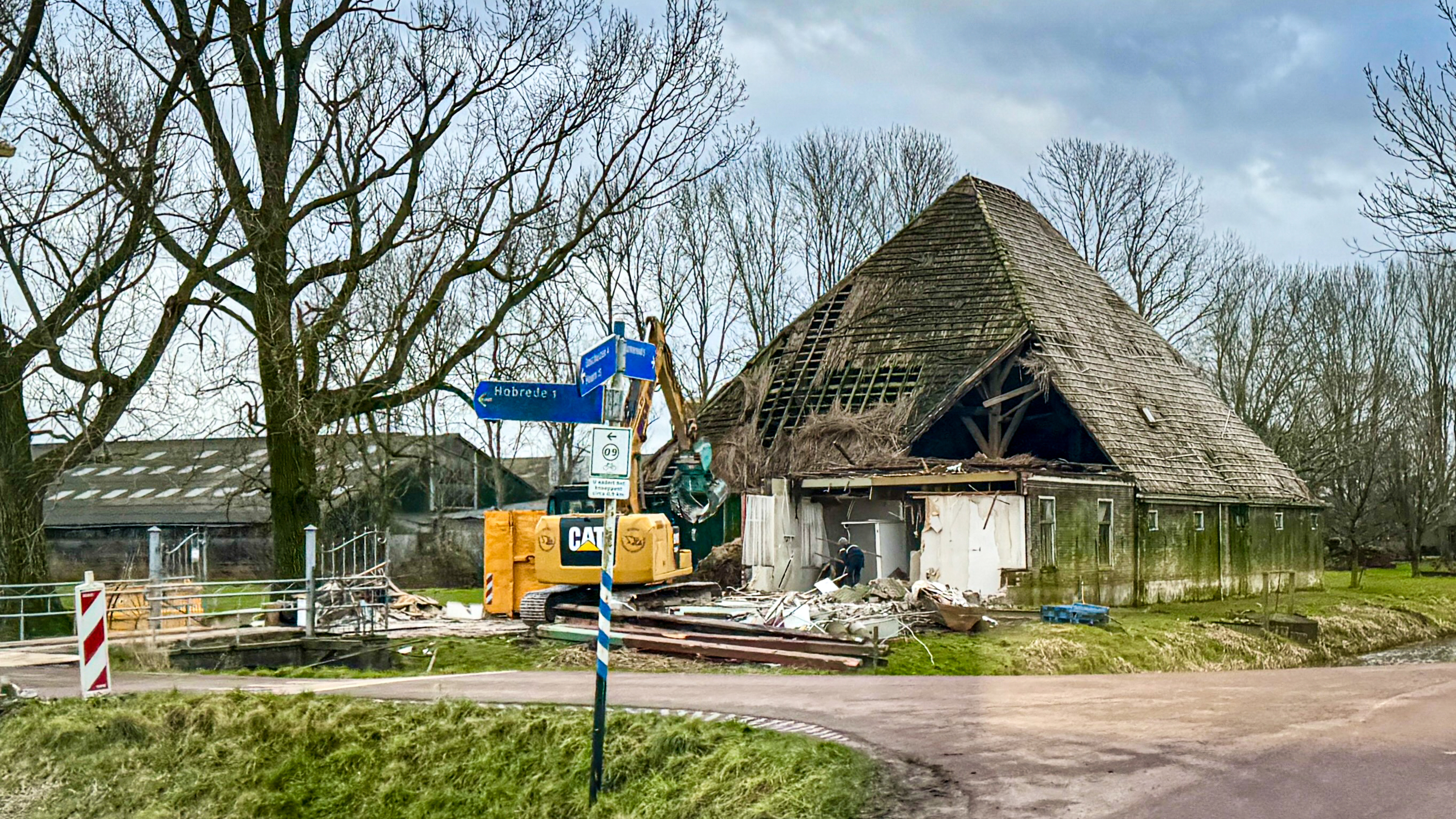 Eeuwenoude stolpboerderij in Zuidoostbeemster met de grond gelijk gemaakt