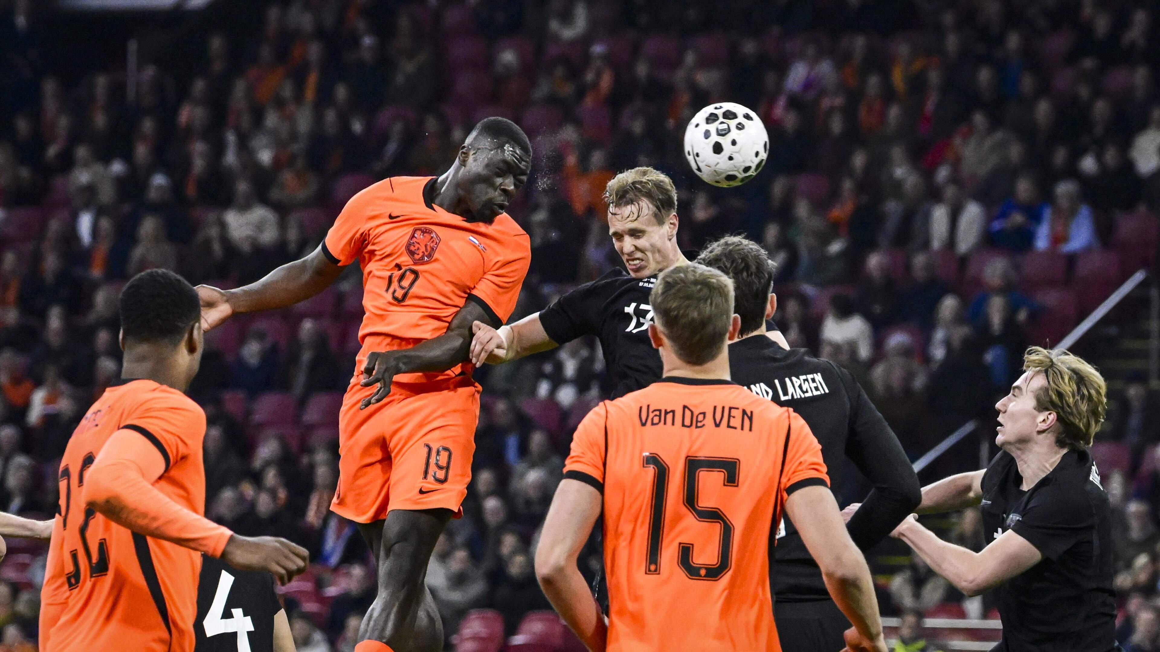 Netherlands start De Jong and Brobbey against Sweden at World Cup