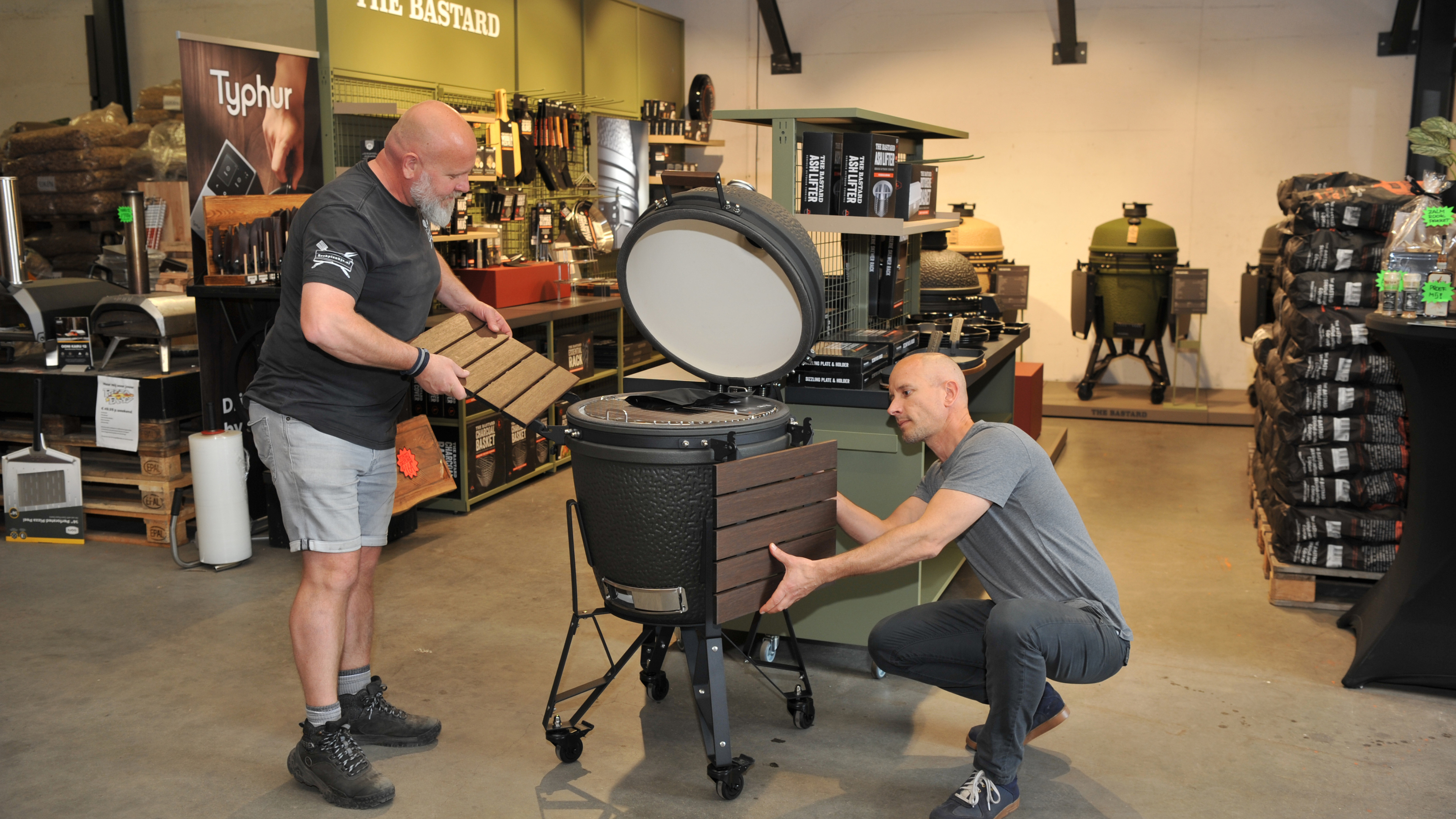 It’s barbecue weather and they’re noticing it at Rookplankje in Heemskerk: course waiting lists and phones ringing off the hook
