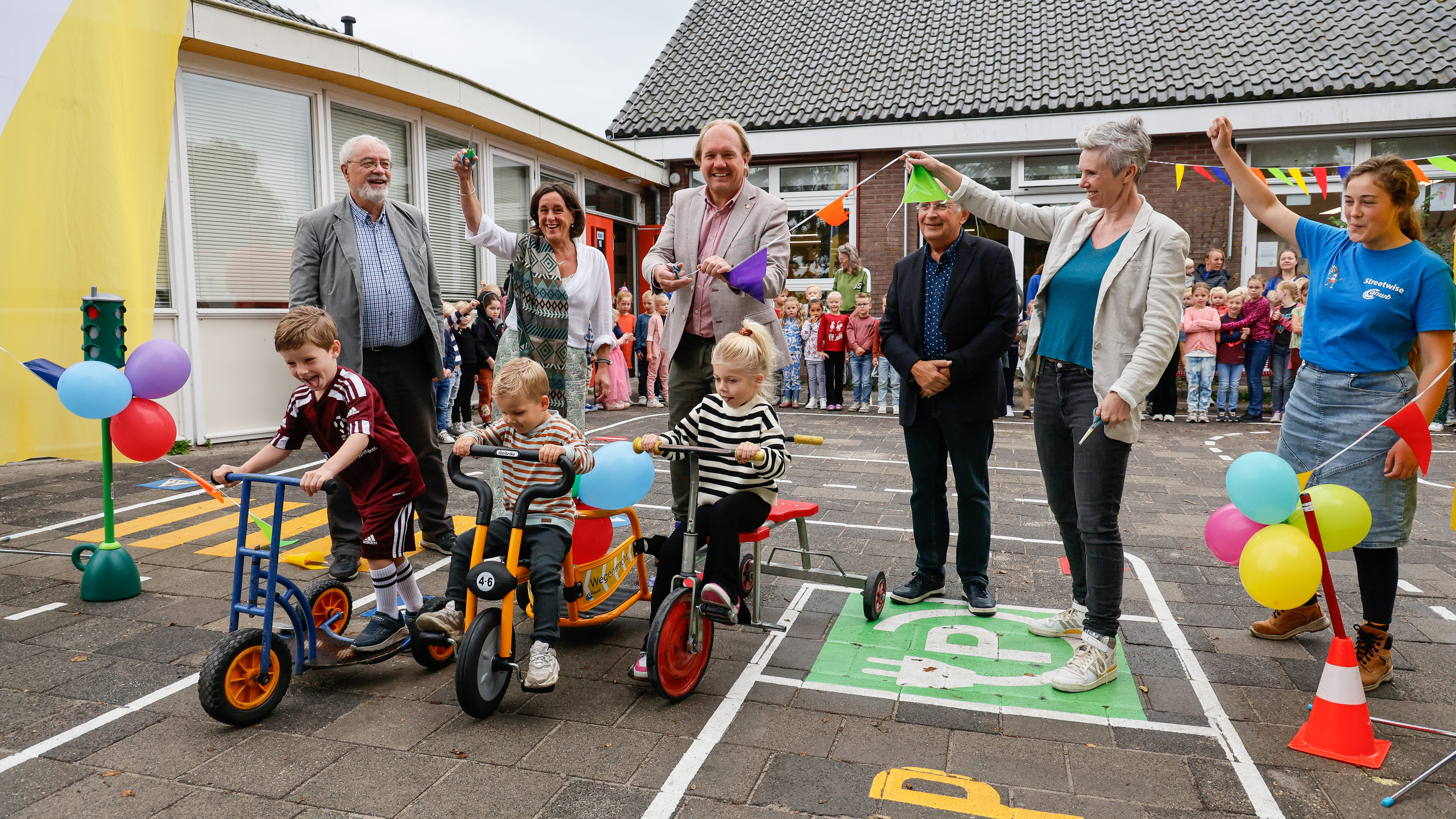‘Meters maken voor verkeersveiligheid.’ Nieuw verkeersplein voor Geert Holle school in Berkhout
