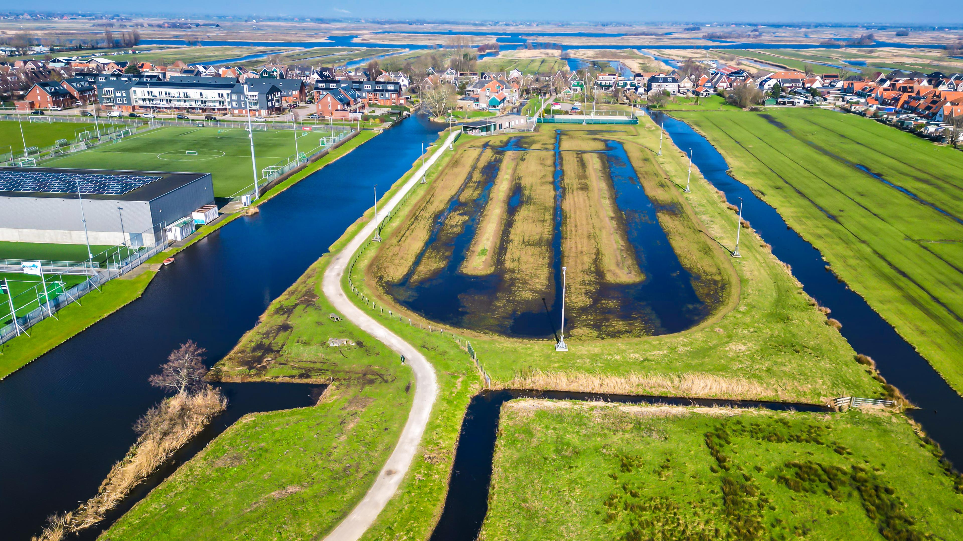 Wormerland verwacht dat de provincie akkoord gaat met negen tennisbanen op het ijsbaanterrein