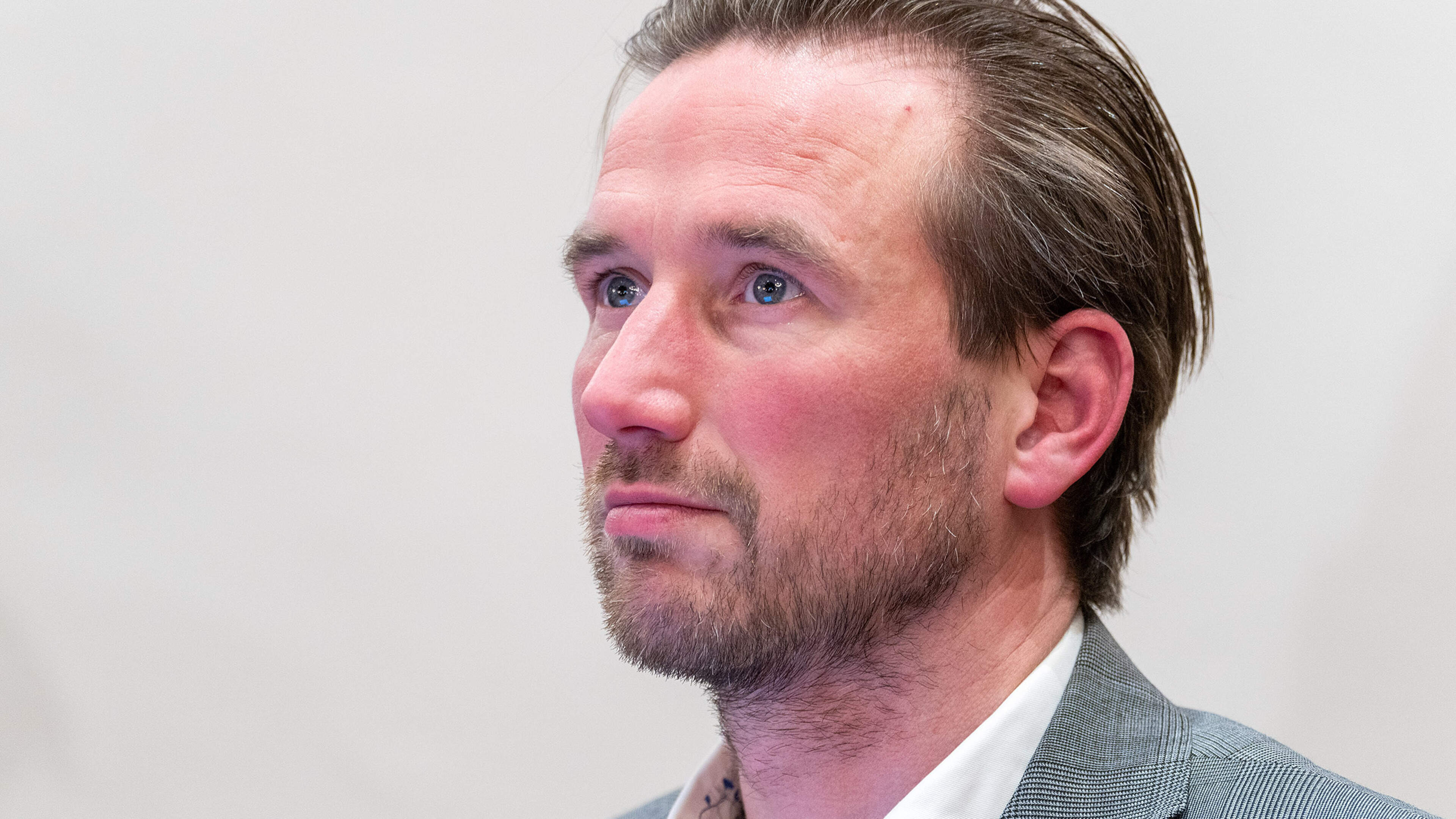 D66-wethouder die al voor verkiezingen wist van mogelijke asielopvang in Hotel Alkmaar, maar niks zei, stapt op: ’Positie is onhoudbaar geworden’