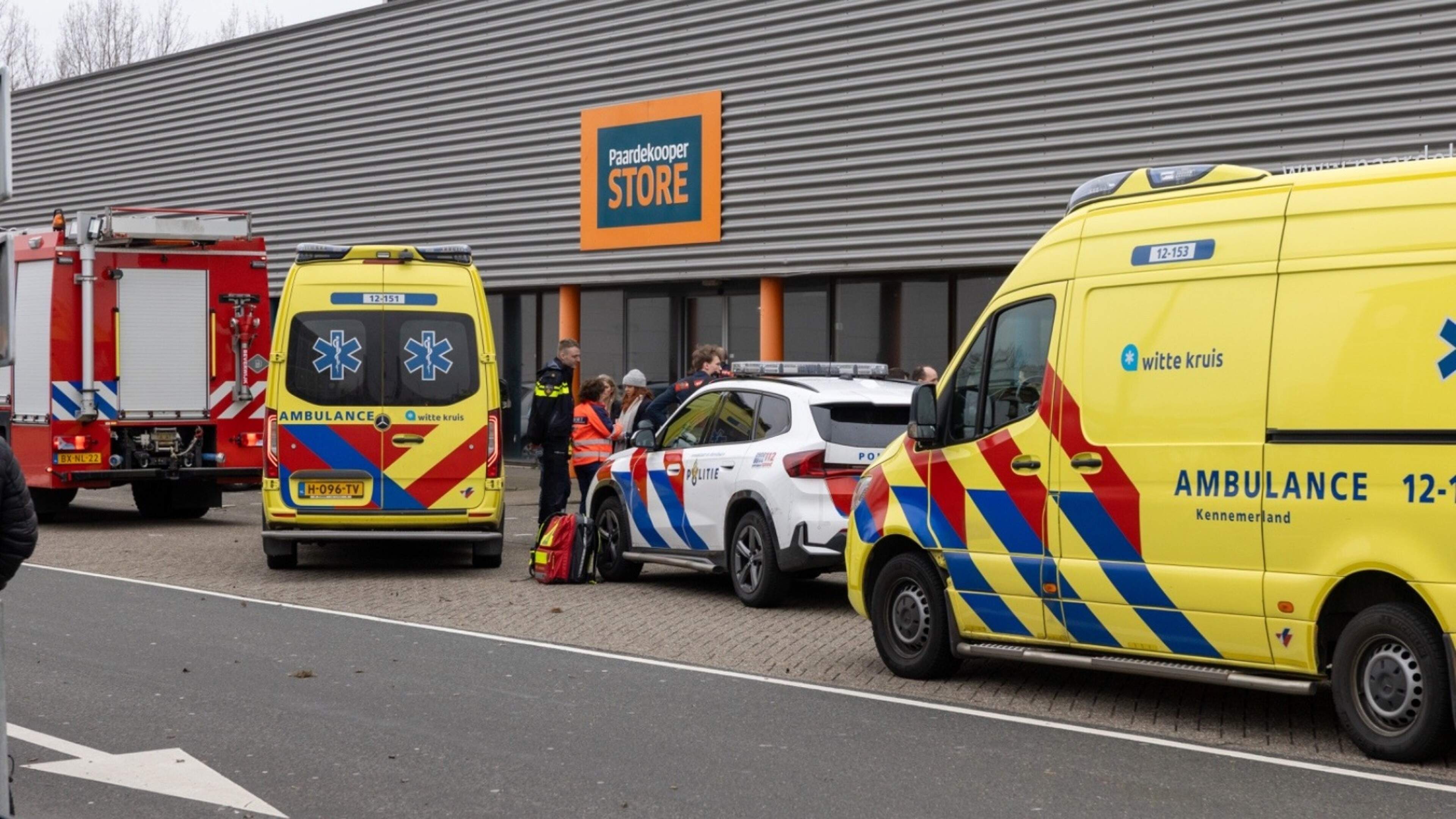 Massive emergency response for medical emergency at McDonald’s Beverwijk