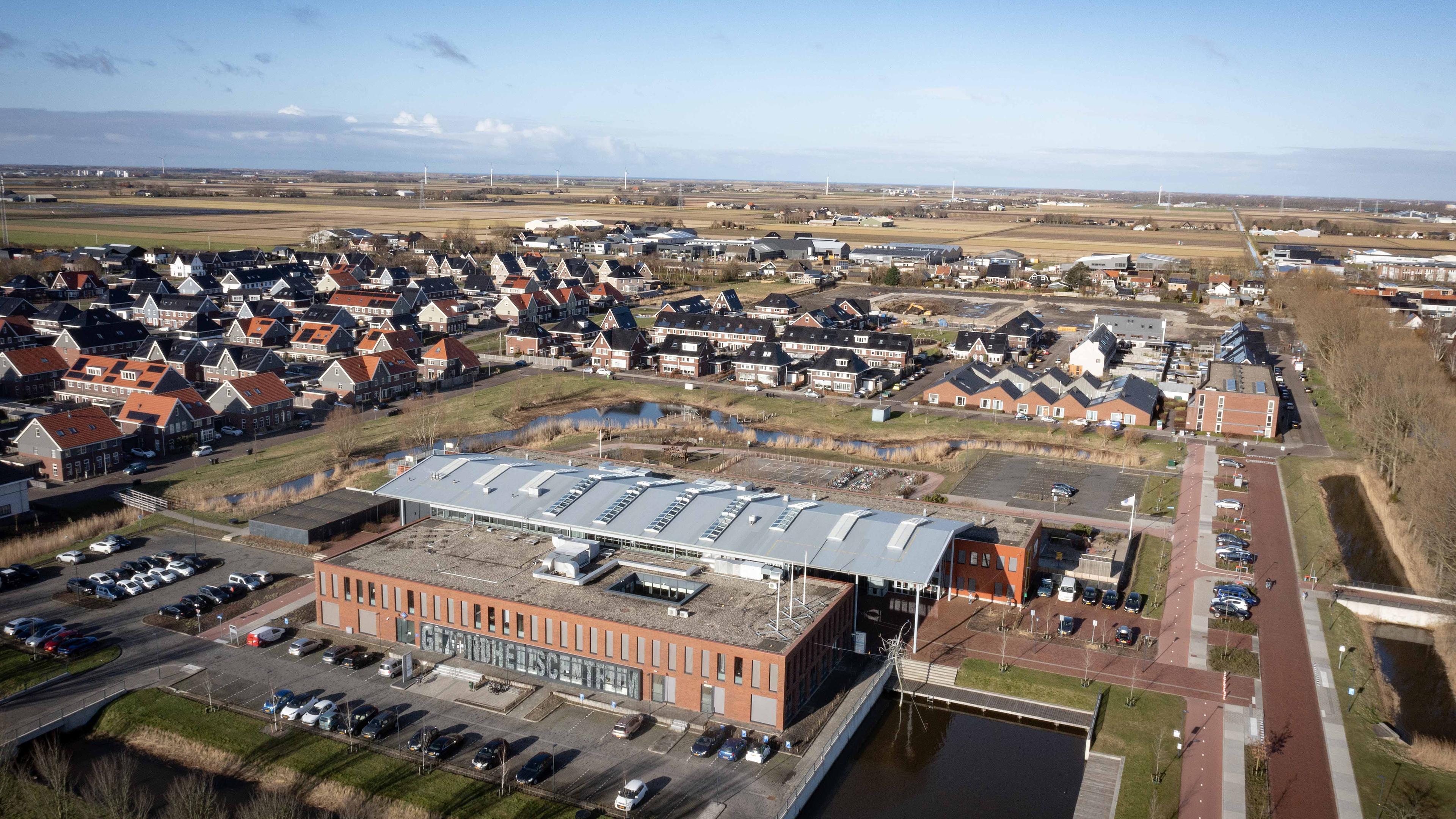 Hollands Kroon is het pendelen zat: bestuur en ambtelijk apparaat moeten onder één dak samenkomen