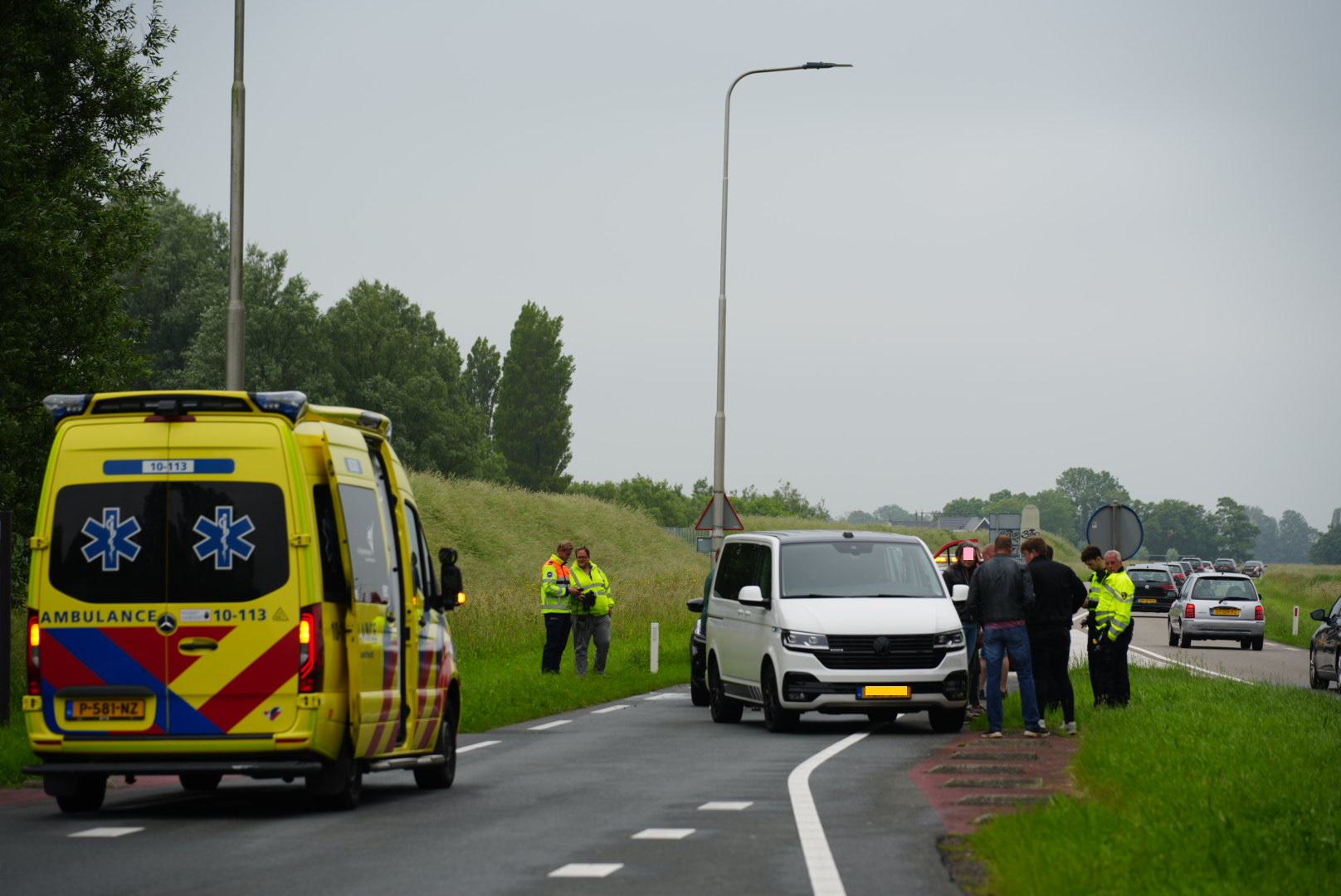 Kop-staartbotsing met vier voertuigen: N245 tussen Dirkshorn en Schagen weer open [update]