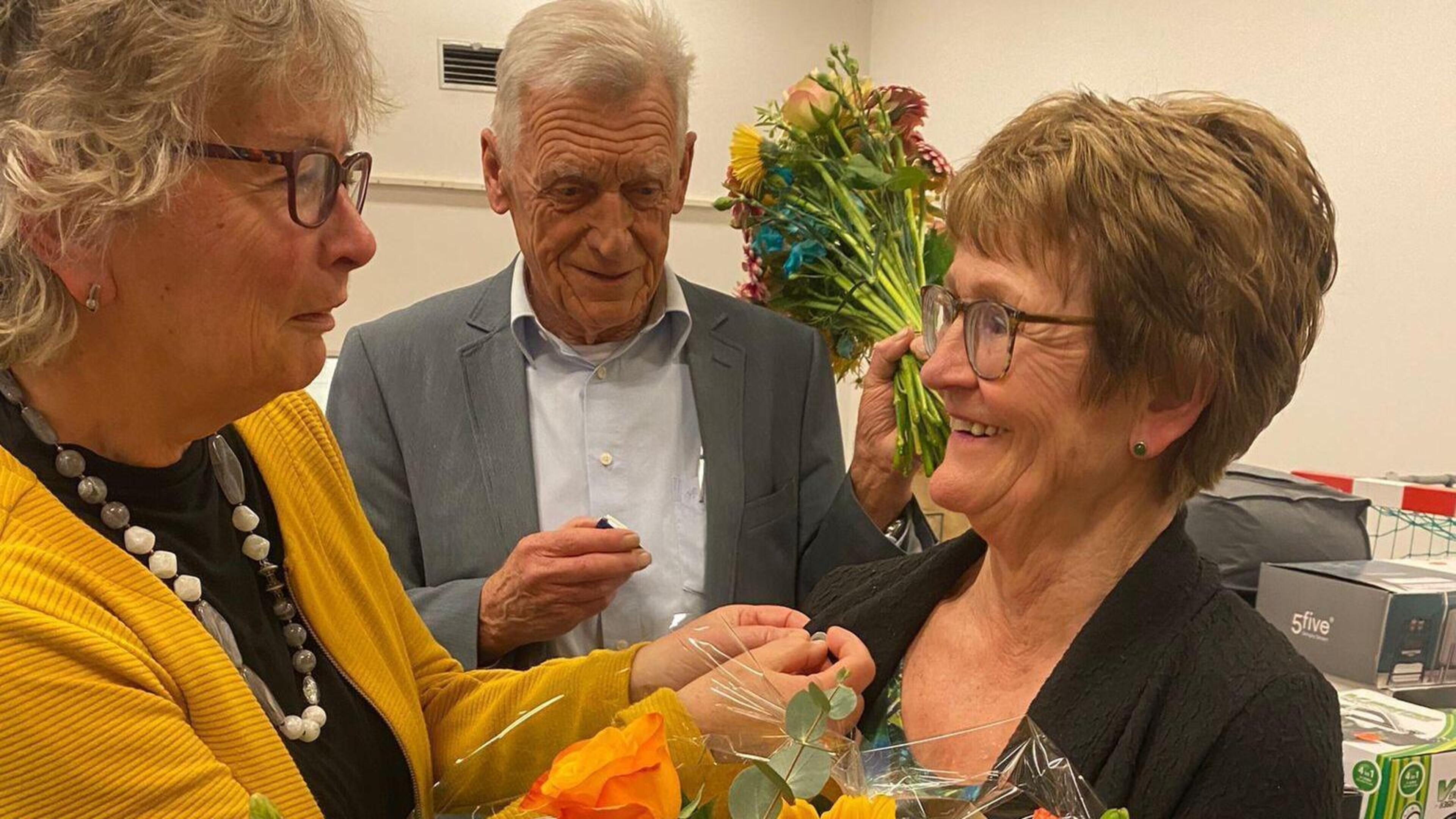 Recordopbrengst voor gemeenschapsveiling Zwaagdijk-Oost en de Jozefspeld voor Hermien