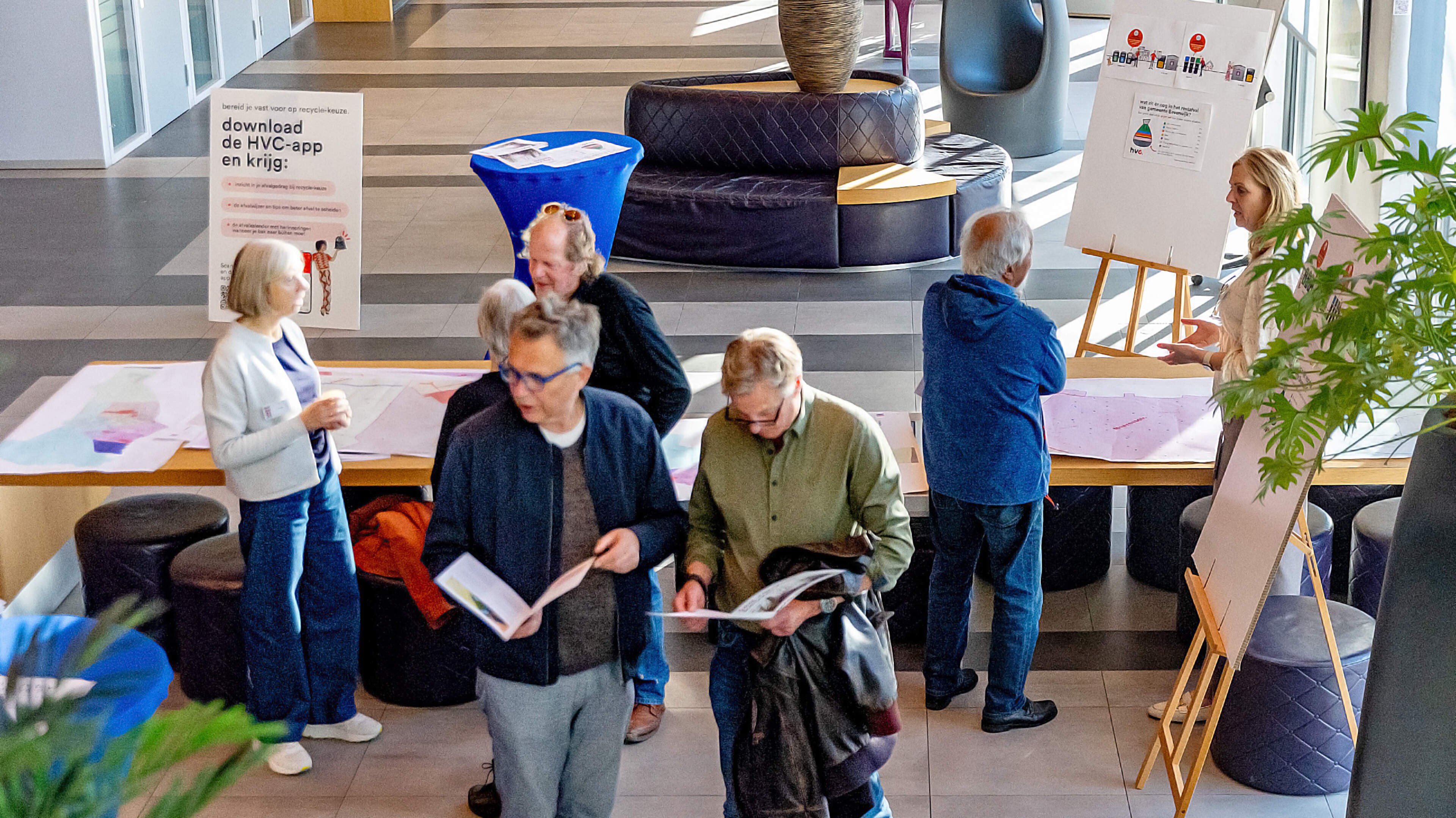 Information sessions for residents on better waste separation at Beverwijk City Hall. ‘Why does it have to change again?’