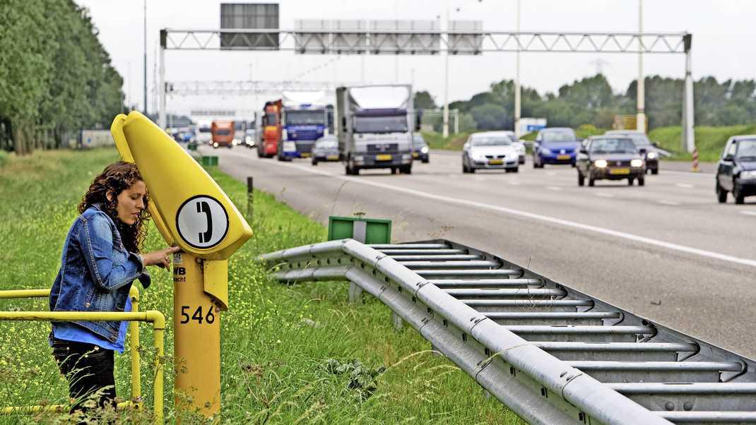 Rechtbank: ’ANWB mag pechvogel na bellen Wegenwacht niet verplichten