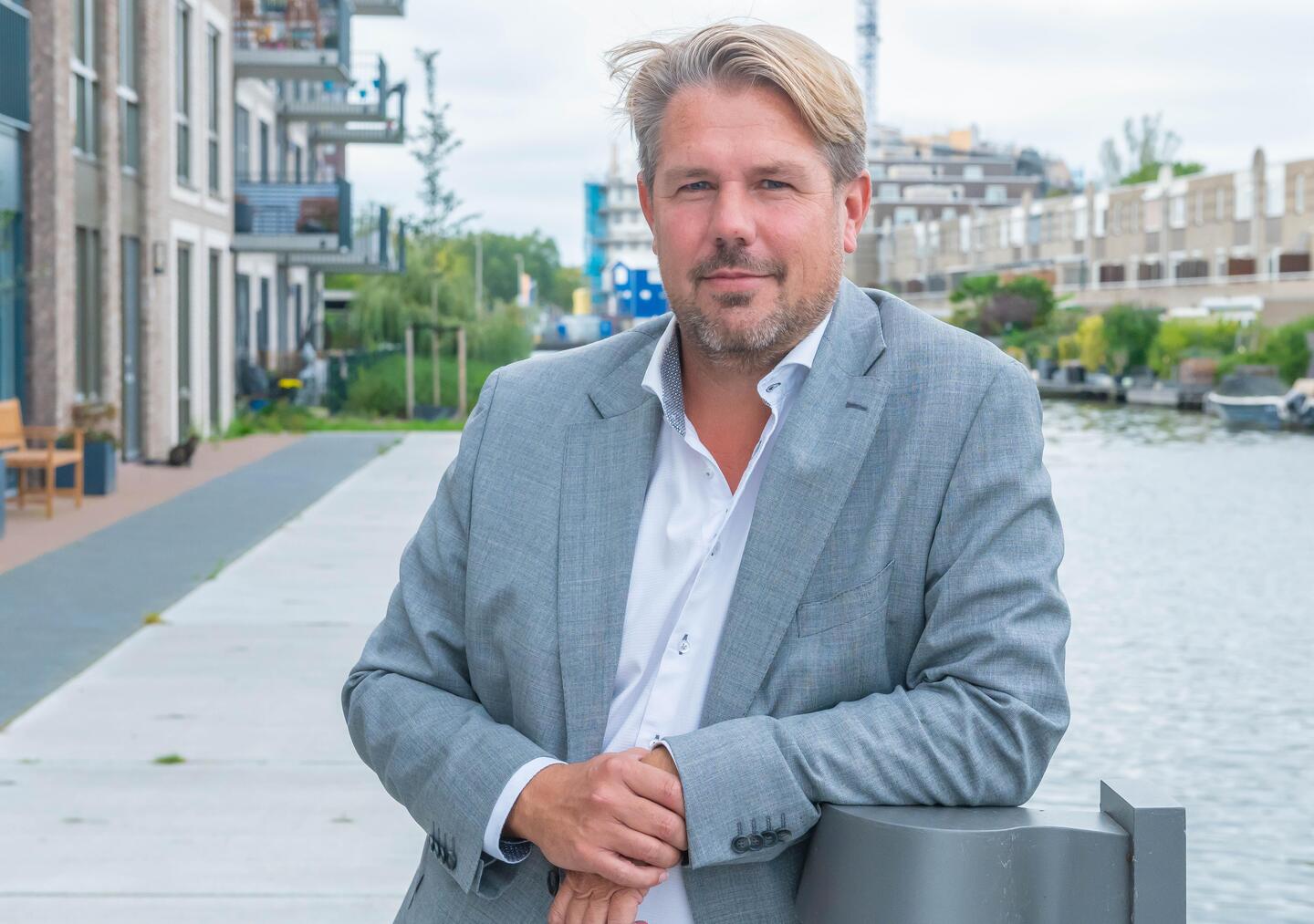 Cultuurhuis Wherelant naar voormalig bankgebouw in Purmerendse ...