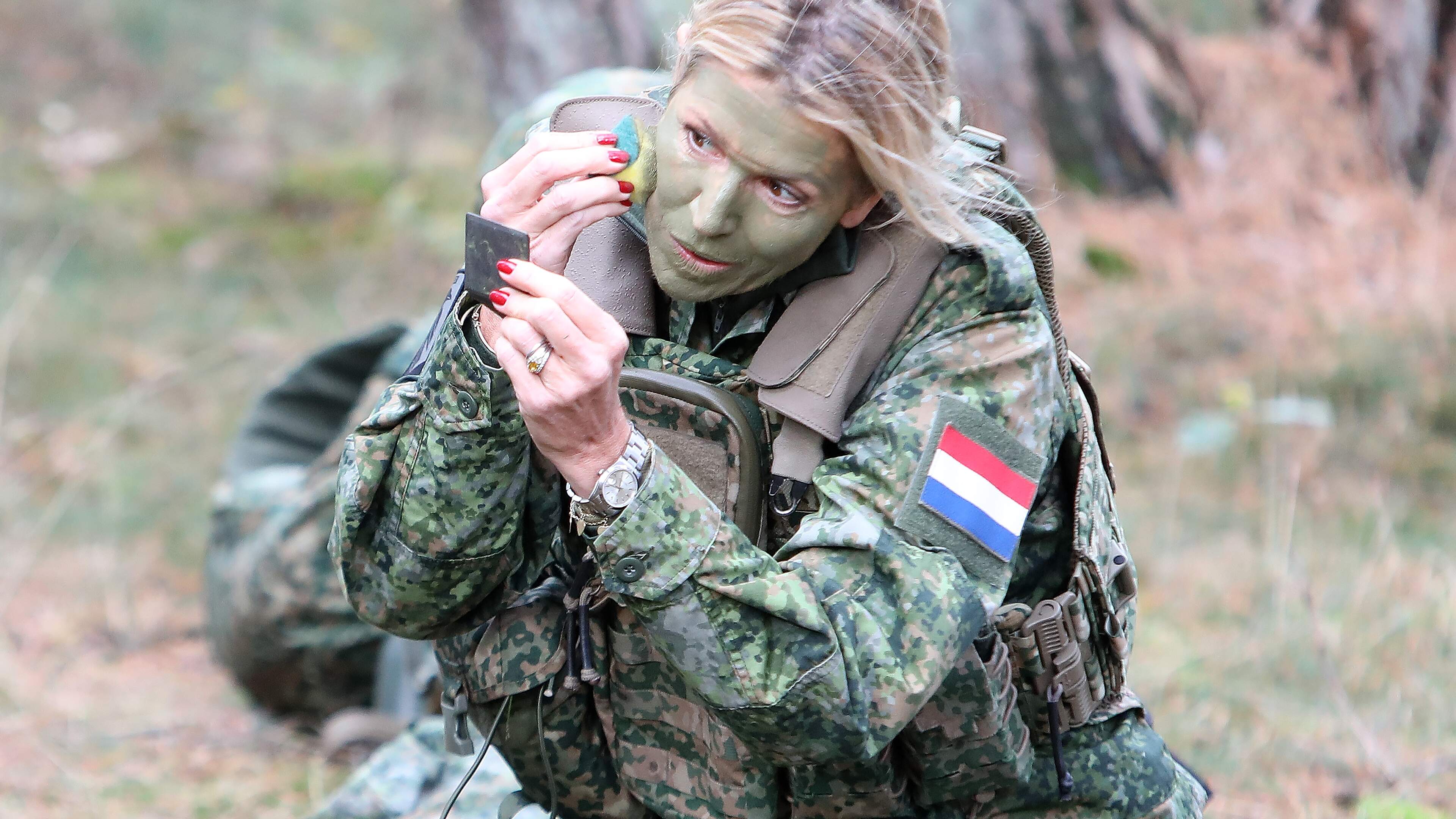 Students and left-wing opposition fight compulsory service, Defense remains optimistic. 'Princess sets good example'