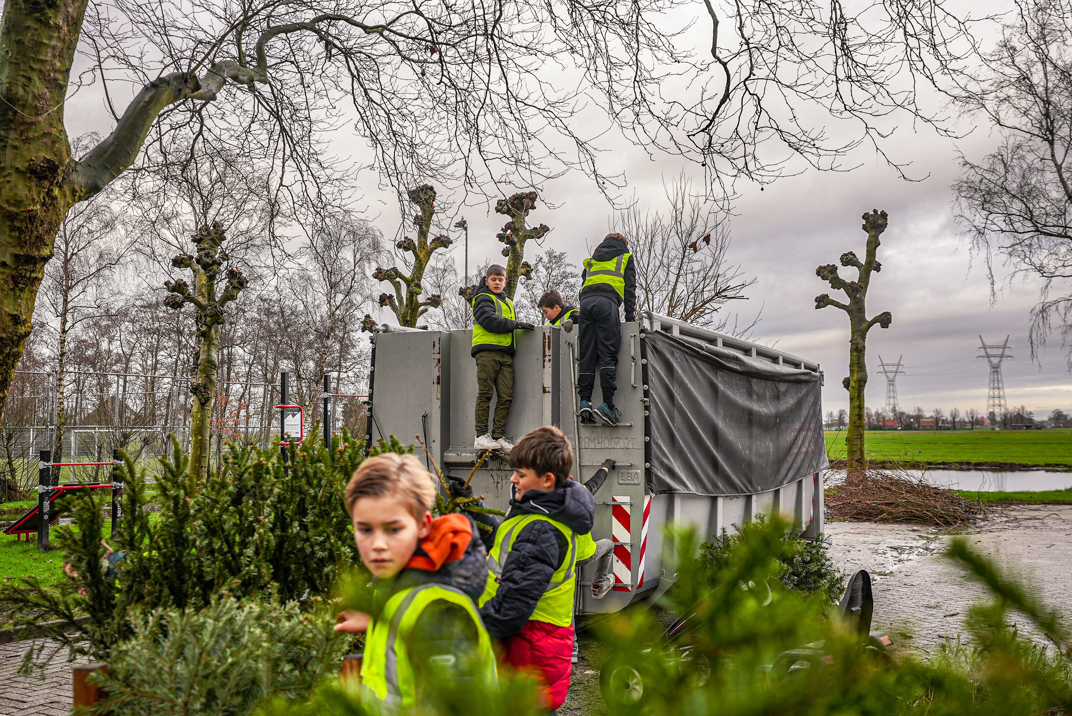 Kerstbomenactie Ilpendam goed voor bijna 2200 euro