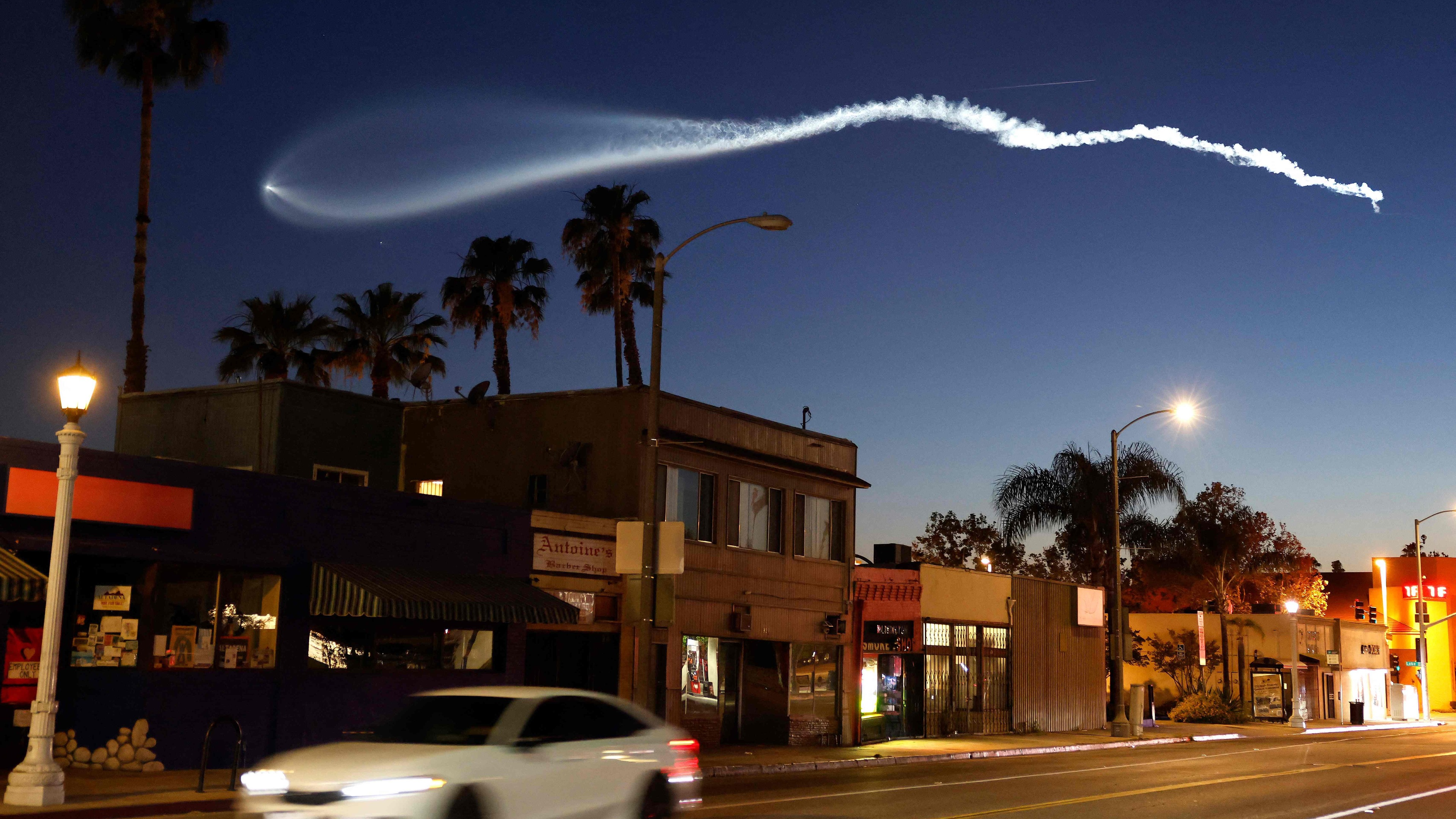Young investor on edge of seat for SpaceX IPO but warns against easy riches: 'I won't buy until December or so'