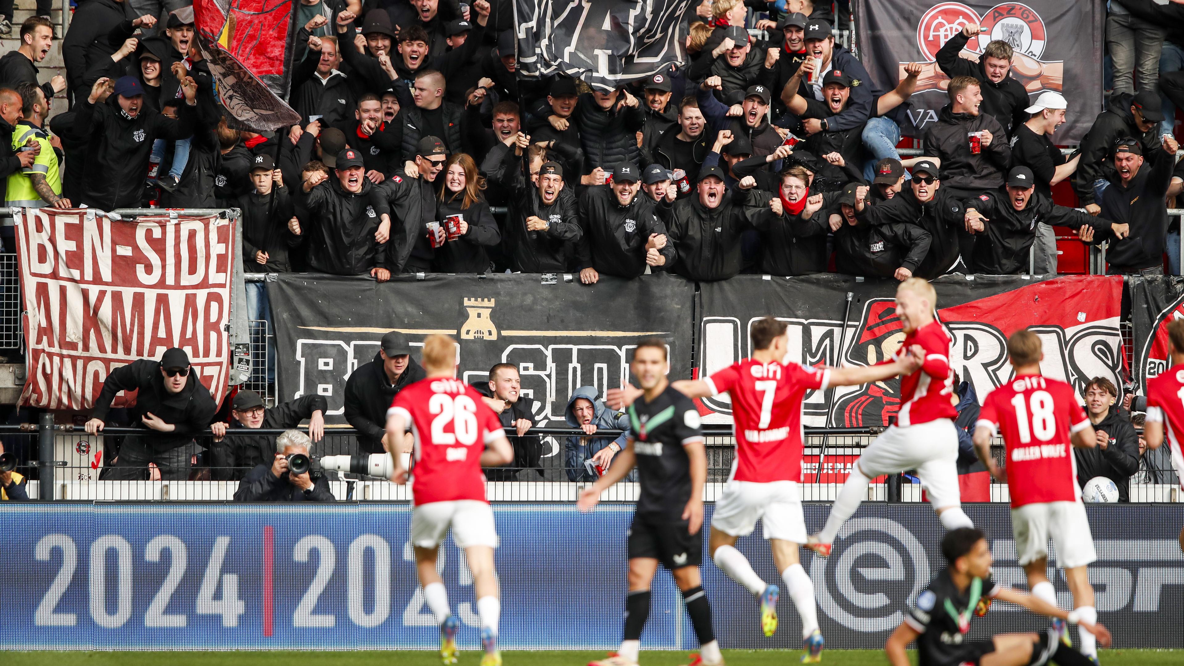 Euforische taferelen in Alkmaar: AZ diep in blessuretijd langs rivaal FC Twente. ’Een enorme belonin