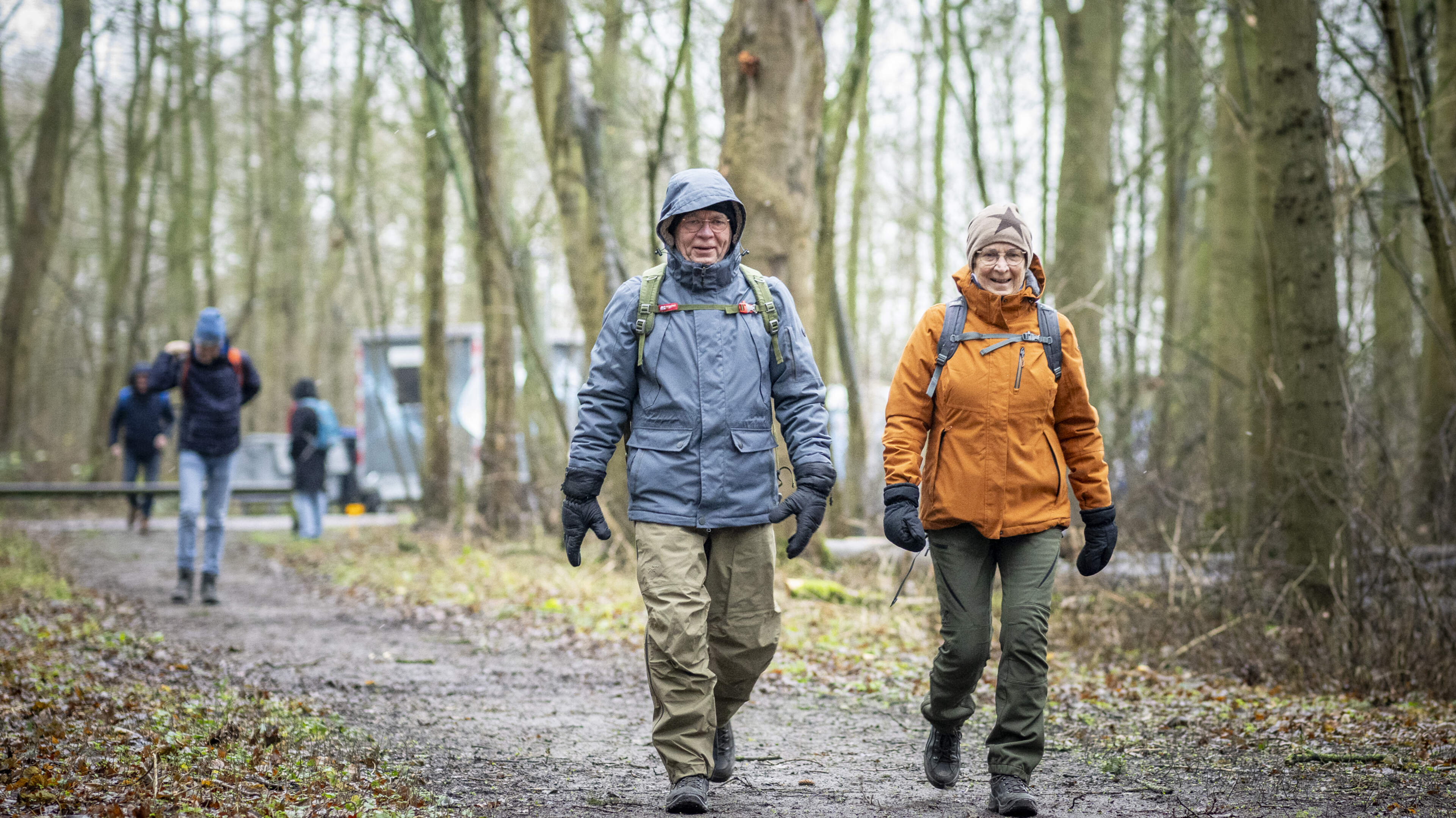 ‘Waarom we meedoen weet ik eigenlijk ook niet’. Wandelaars trotseren kou tijdens Kale Takkenloop