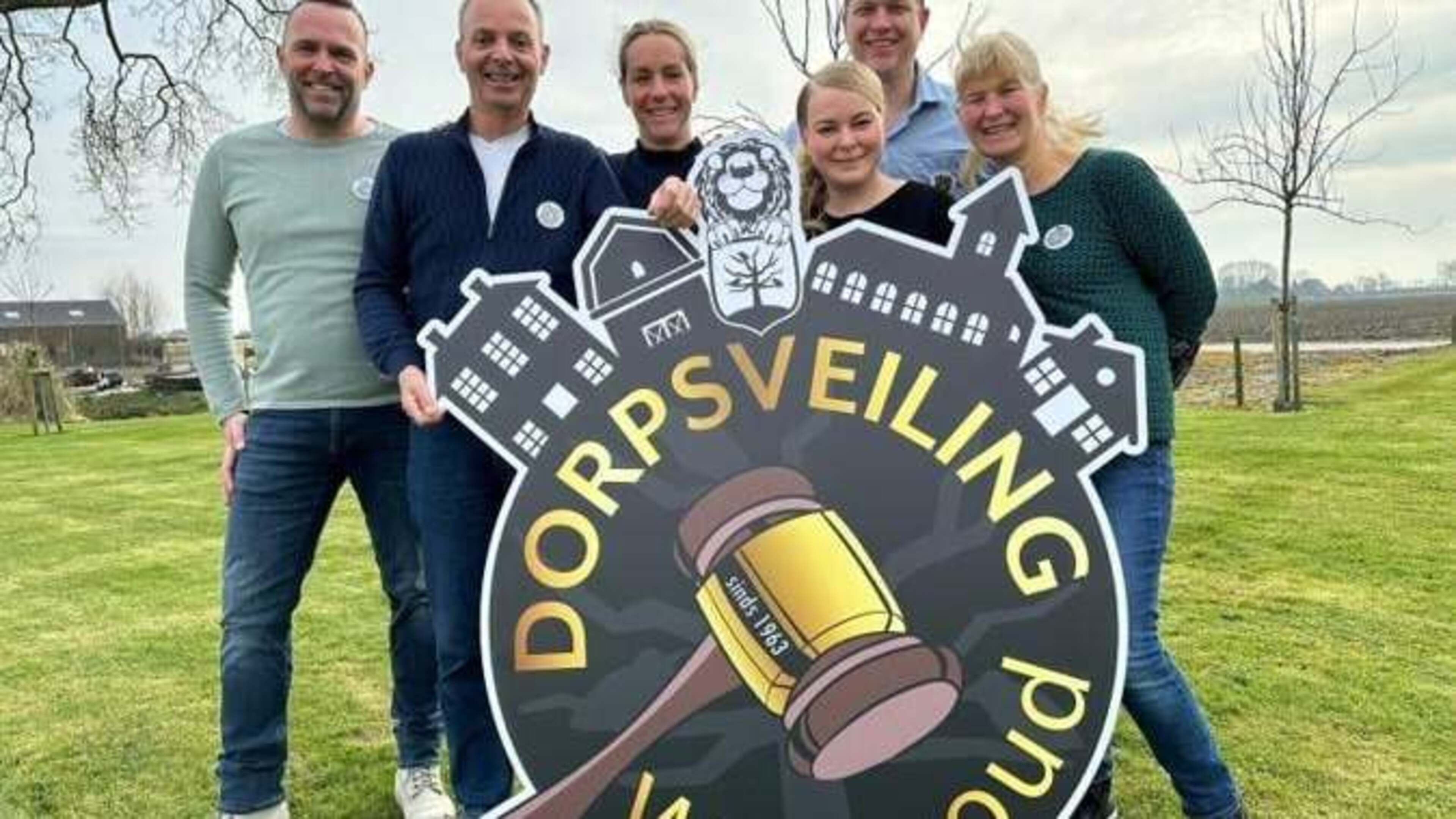 Lopend naar de Dorpsveiling Westwoud, op de fiets naar huis?