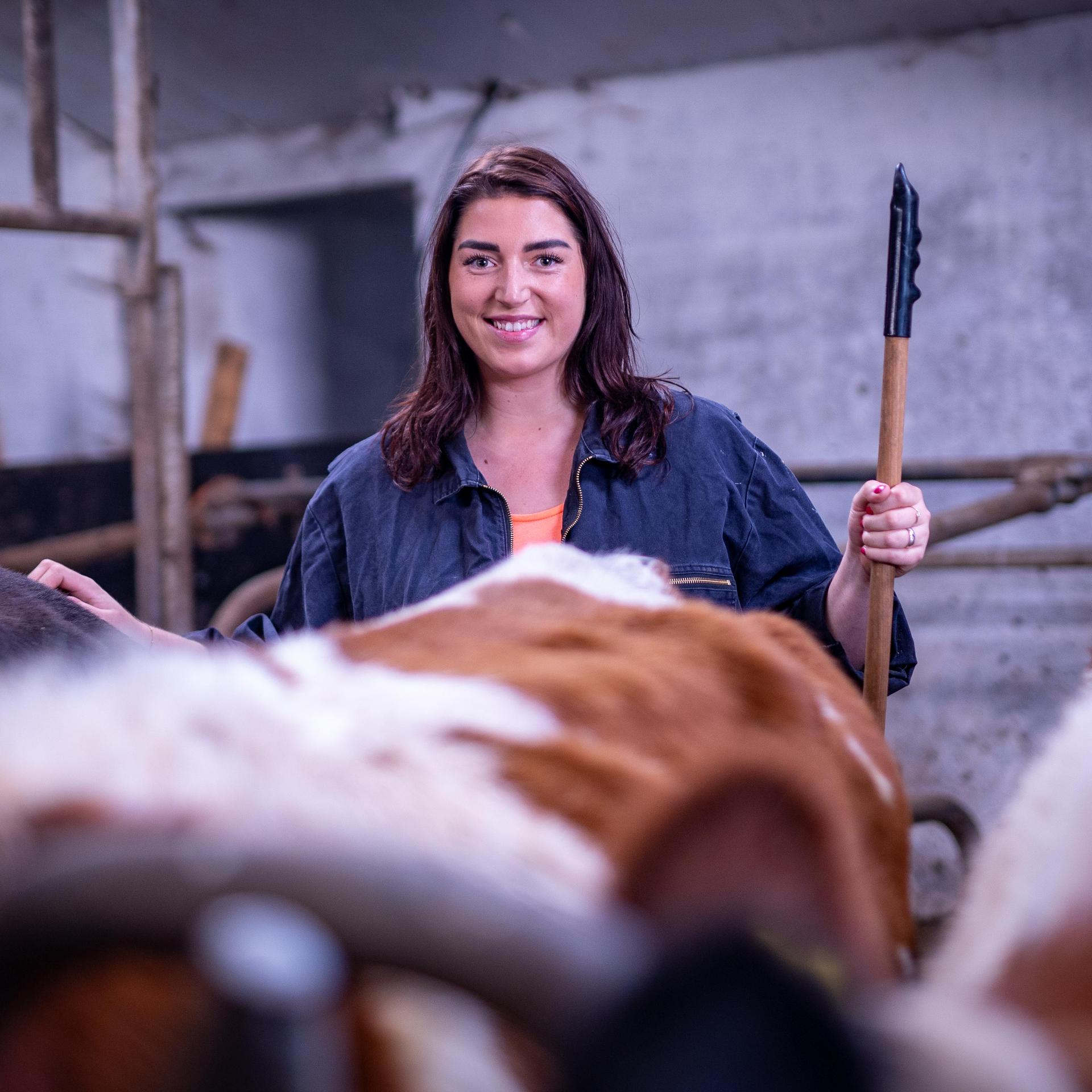 Monnickendamse Romy de Wit (25) is Miss Februari op de Boerinnenkalender  2023 | Noordhollands Dagblad