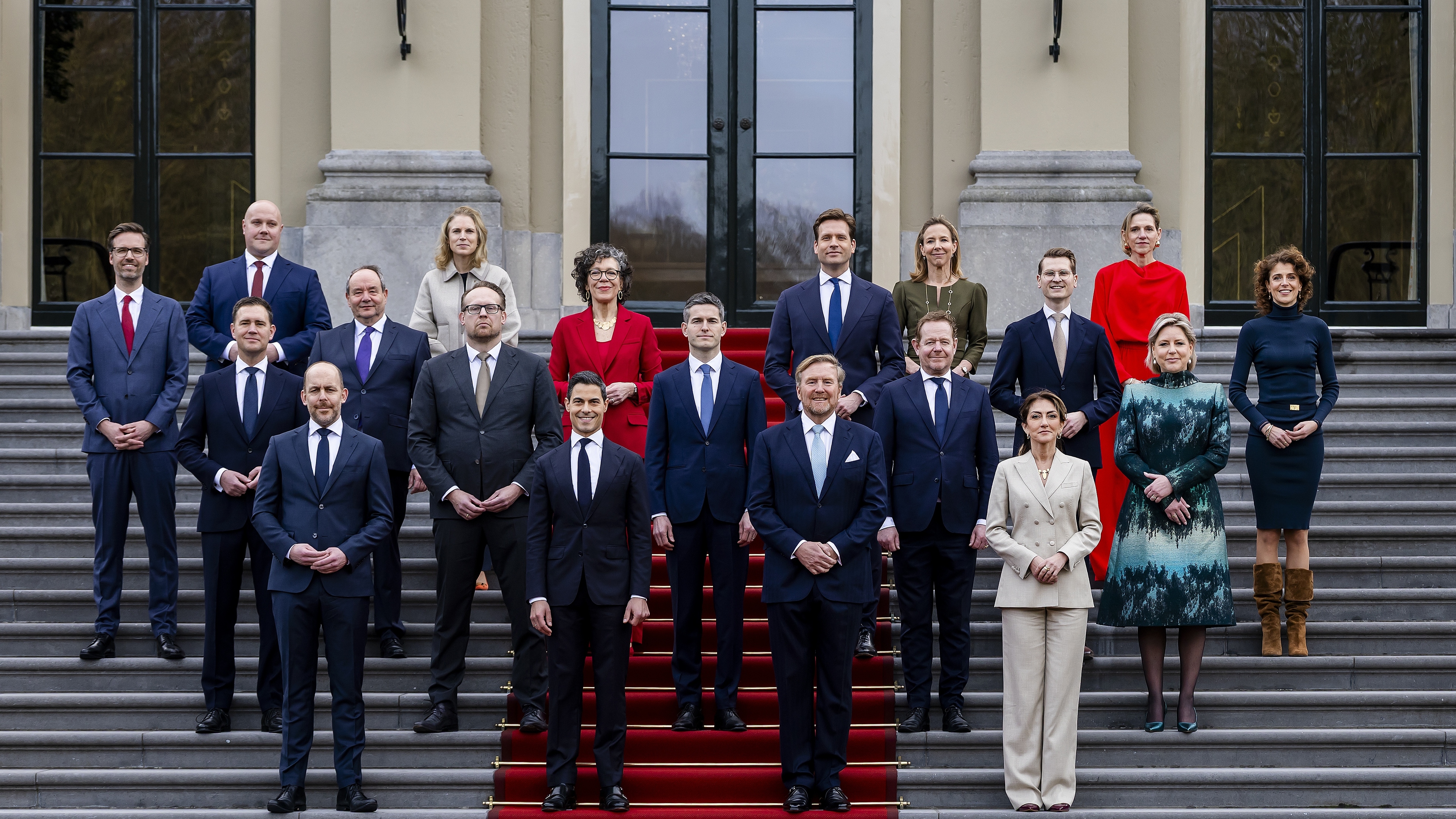 Mop trousers to clean up street litter: Fashionable and handy, but also dirty