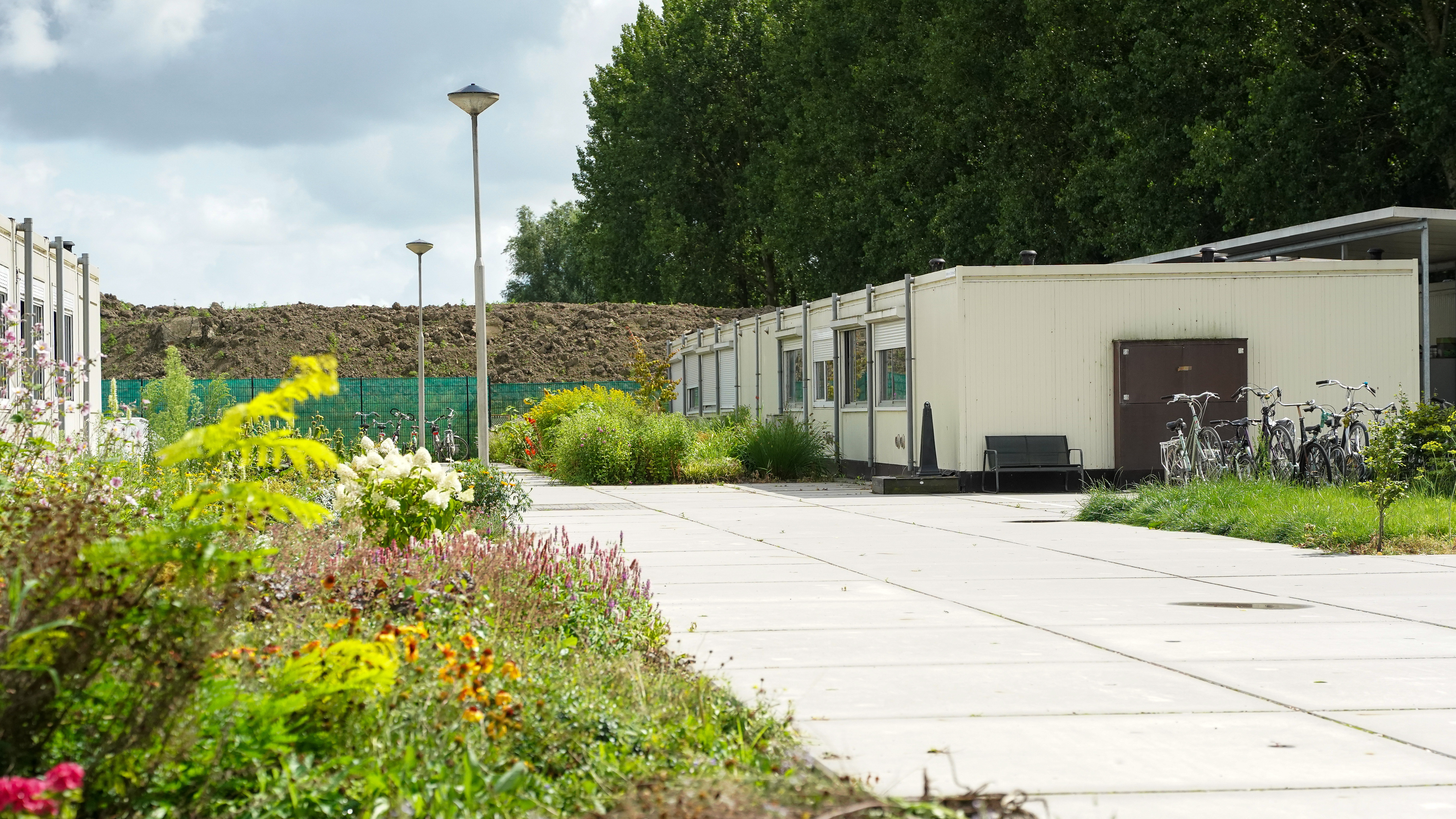 Nieuwe plek nodig in Drechterland voor statushouders, grondeigenaar wil geen combinatie van erkende 