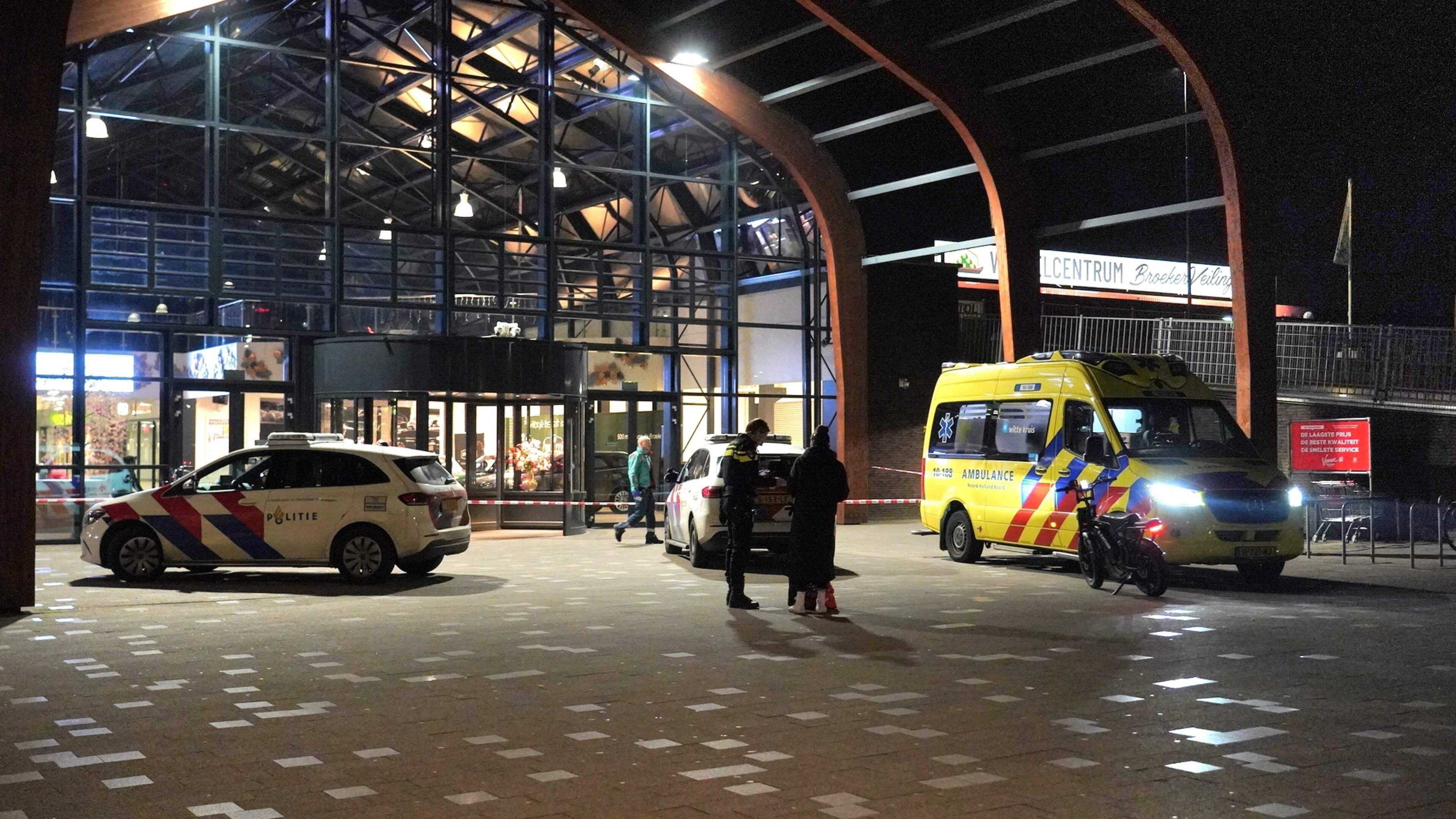 Twee personen mishandeld bij winkelcentrum Broekerveiling, daders gezocht