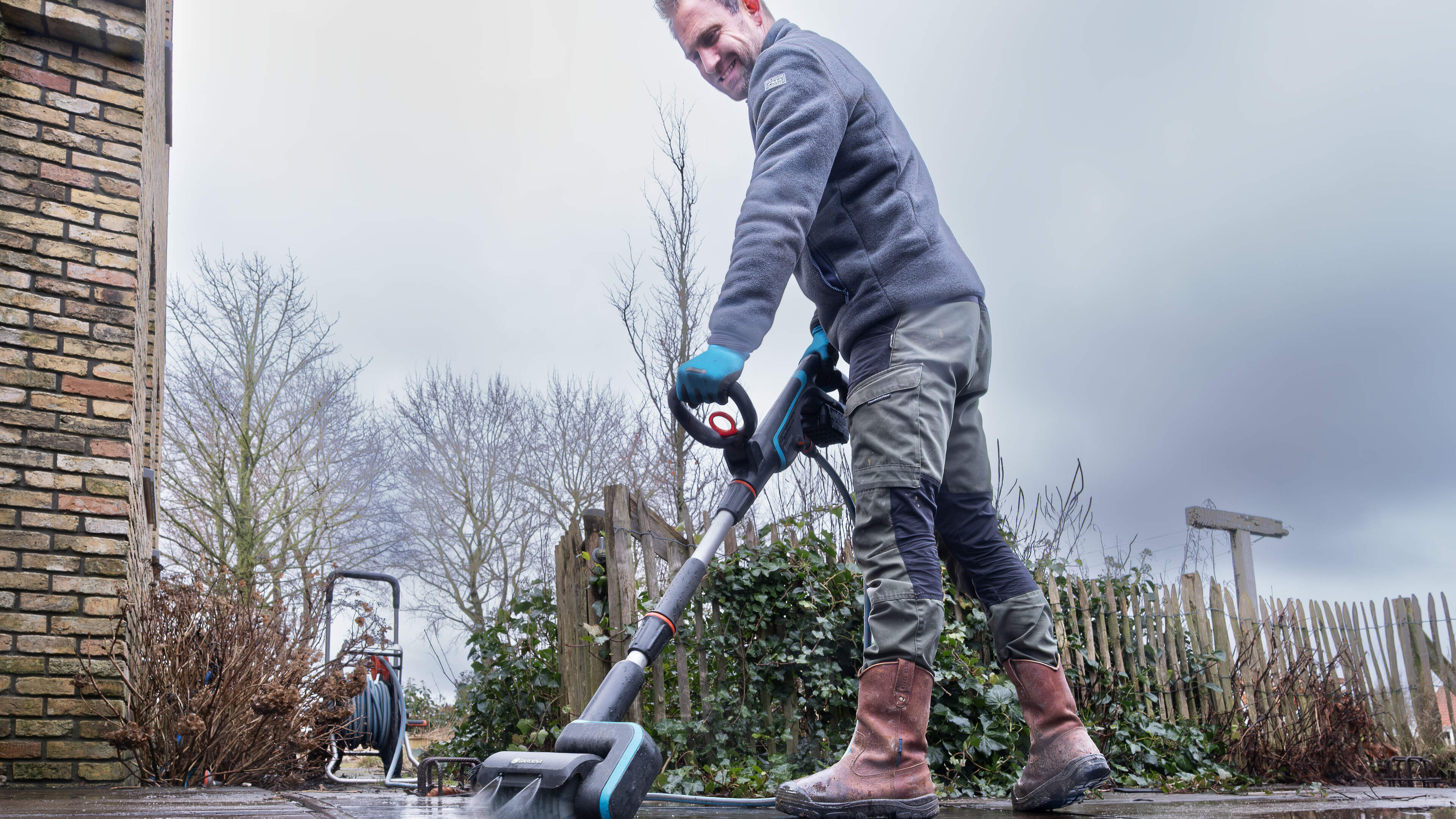 Margot has ‘hopelessly’ much green algae on her terrace: ‘Farmer Tom, how do I get rid of it? Help!’