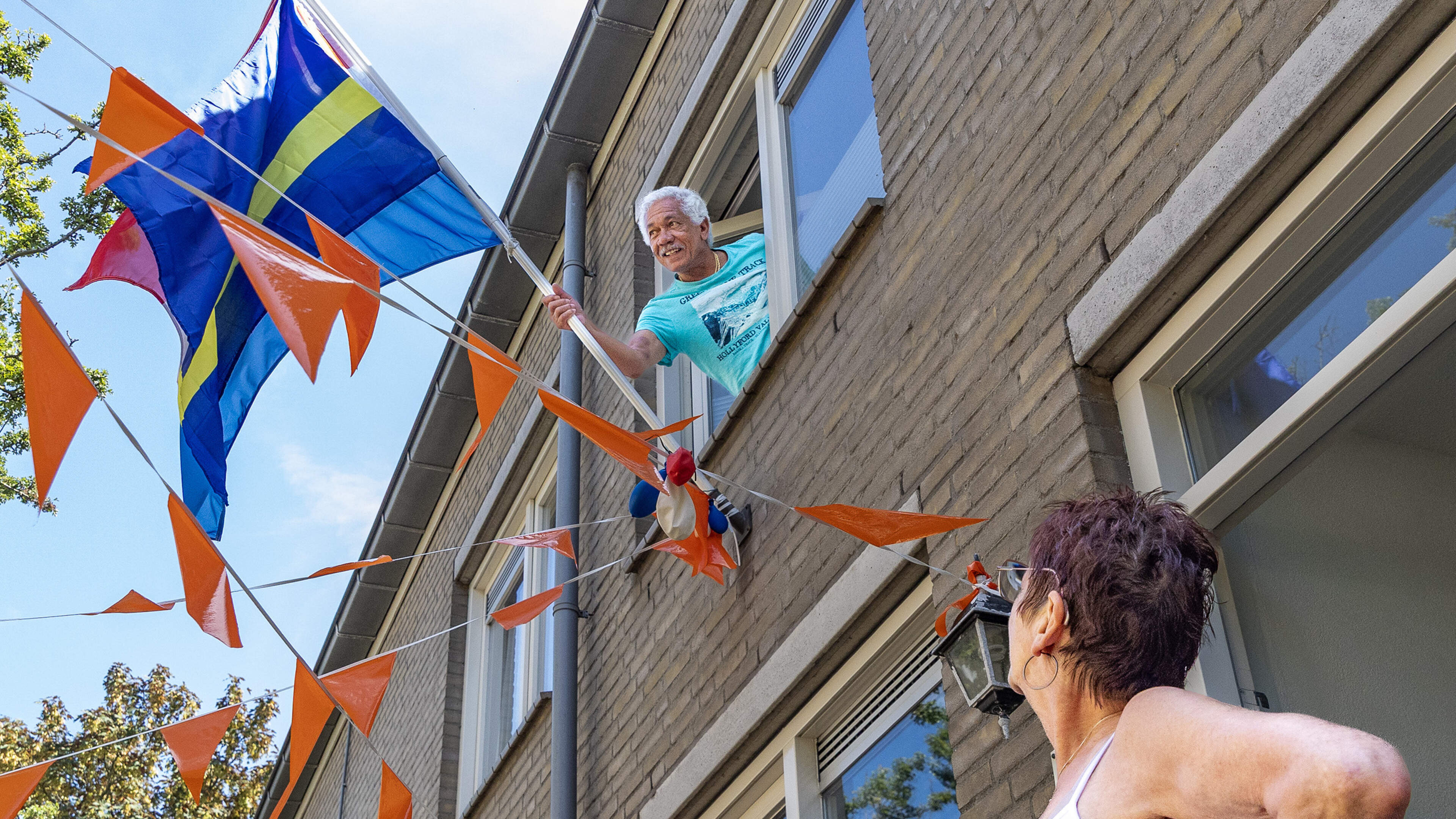 Oranje and The Blue Wave under one roof. Jantien and Giovanni couldn't be happier: 'We're actually already champions'