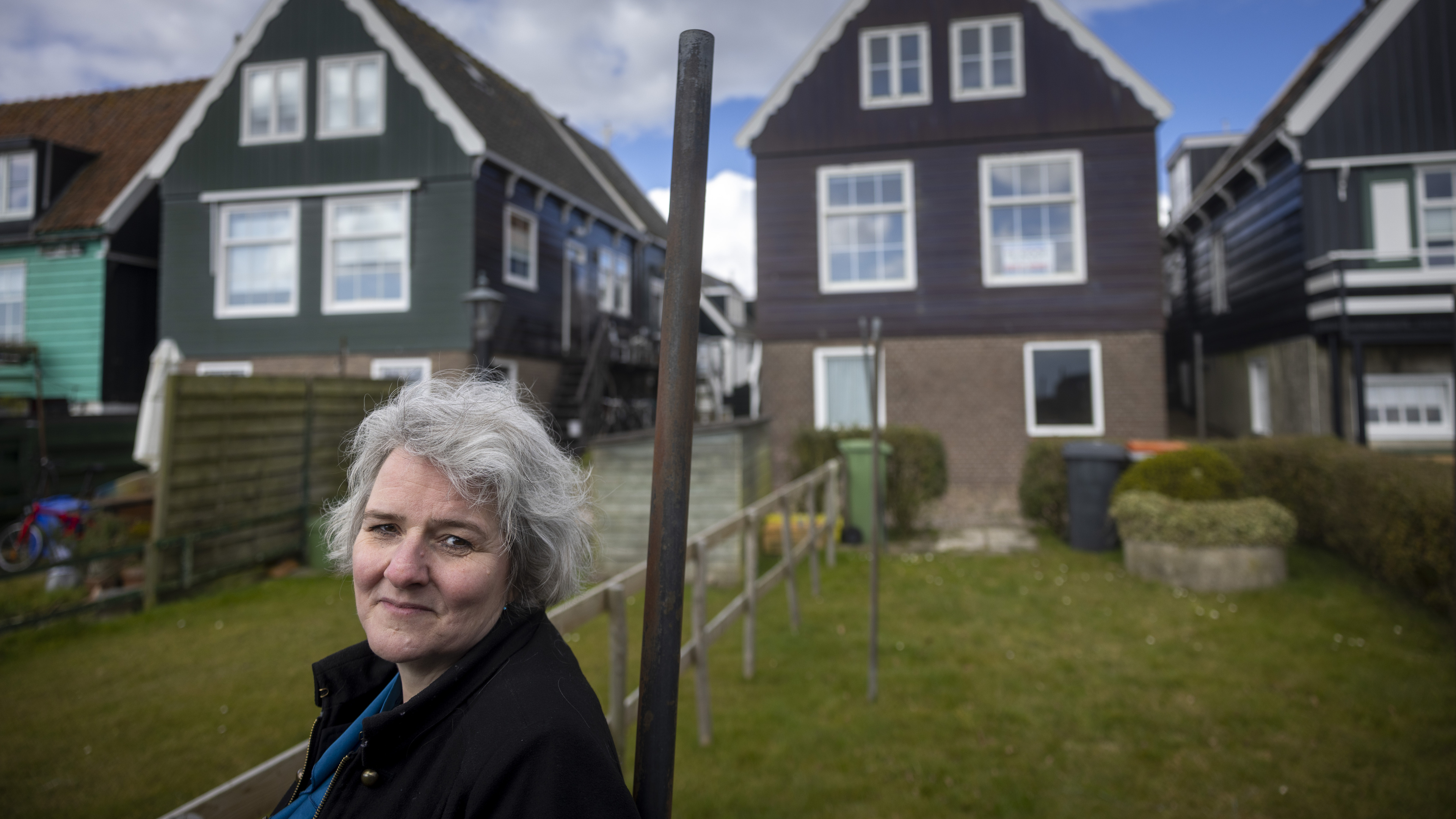 Monique (55) krijgt een contactverbod van de gemeente: ’Ik word hier heel verdrietig van’