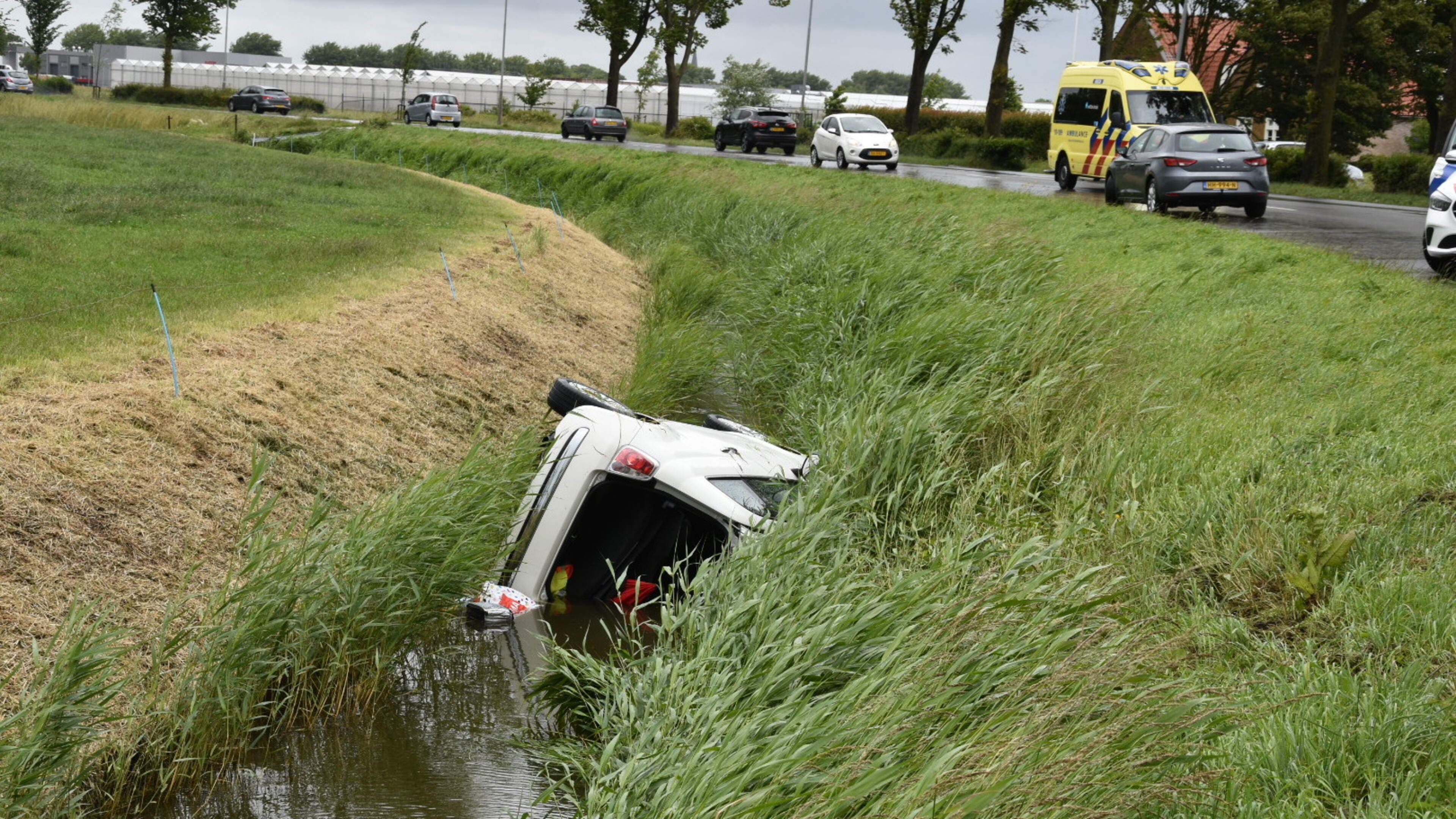 Automobilist gewond bij eenzijdig ongeval op de Kanaalweg in Warmenhuizen