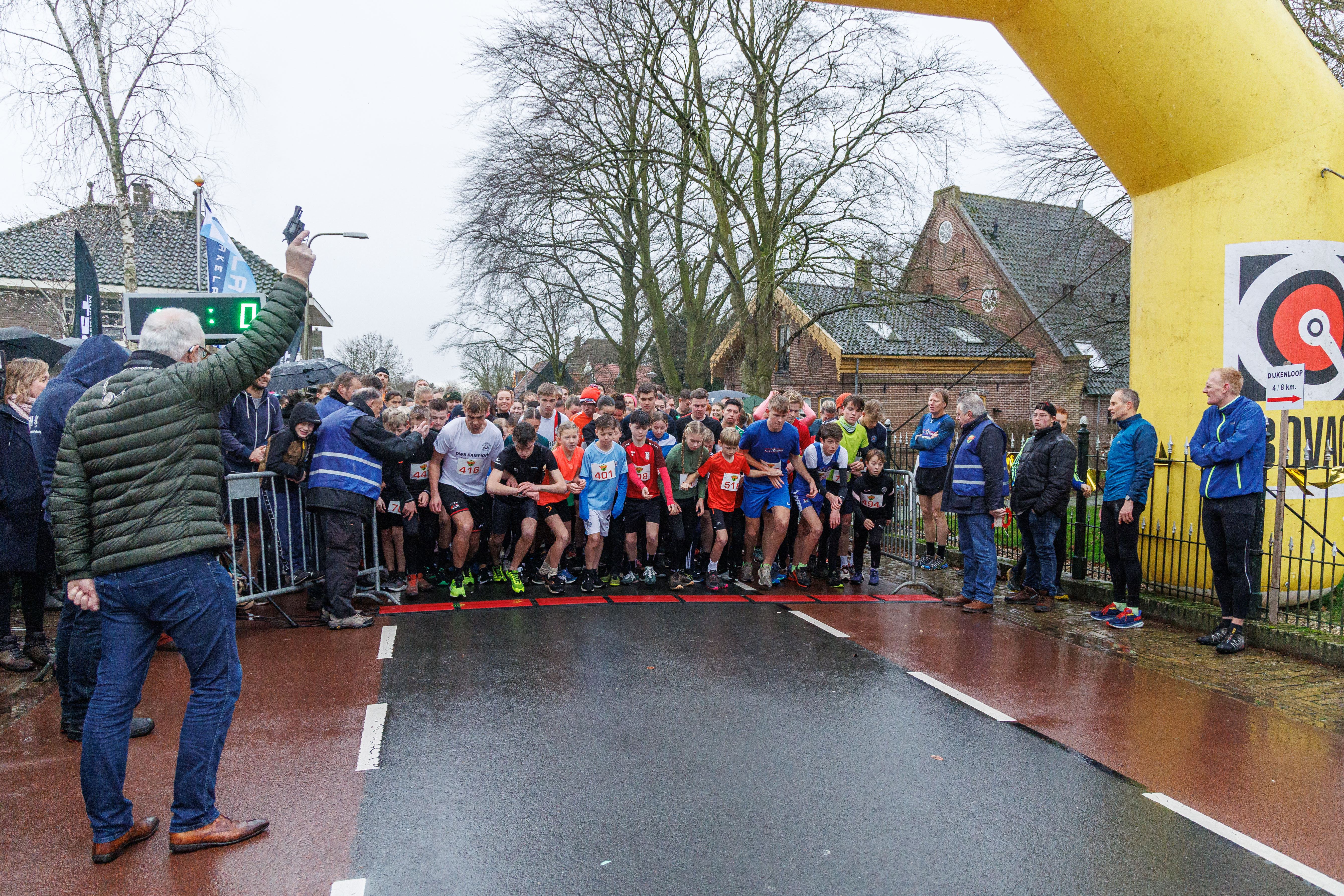 Annemieke Bot loopt eerst een halve marathon en wint vervolgens de Oudejaarsdijkenloop
