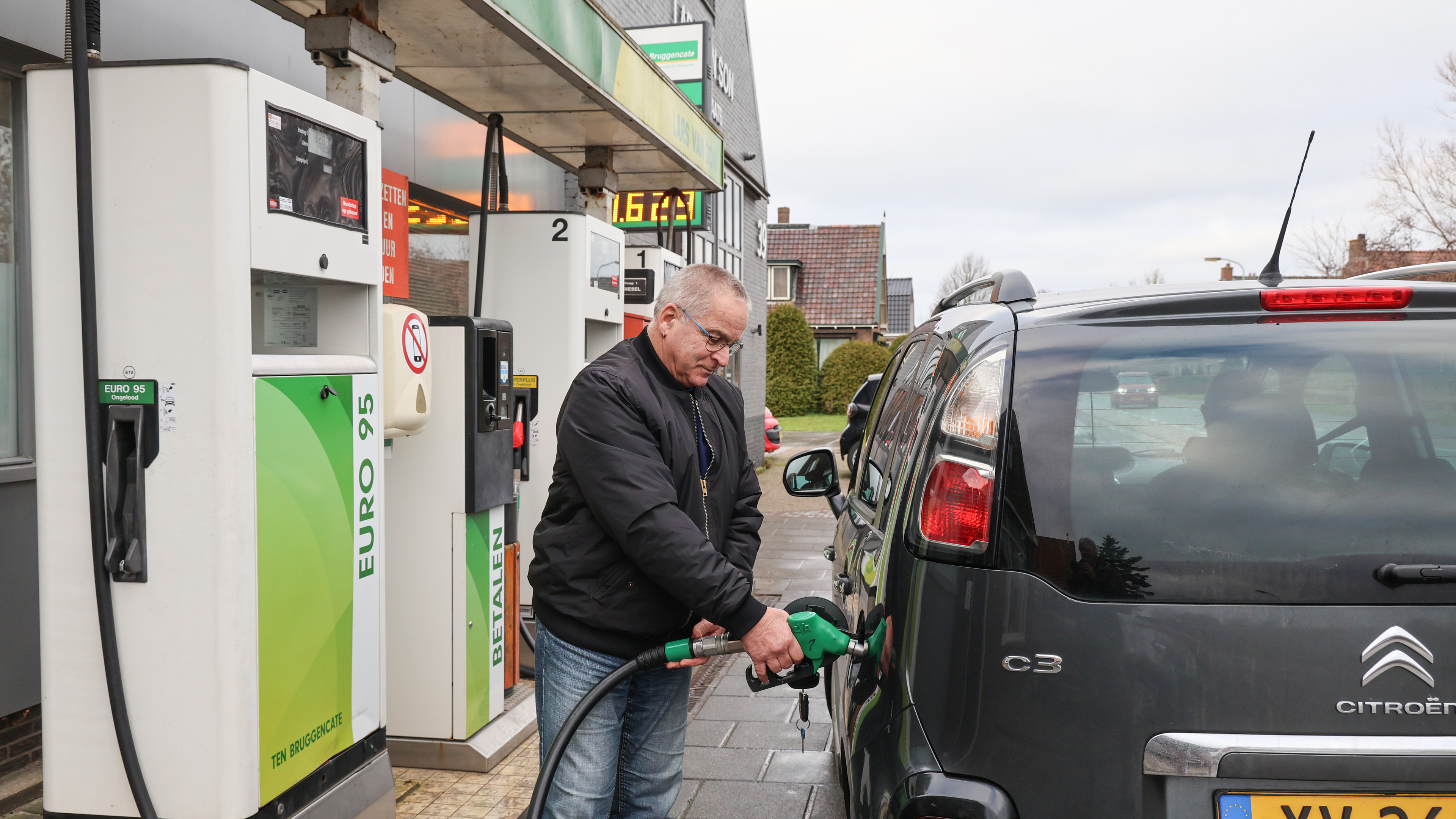 Not a matter of climate nagging: shut down gas stations as soon as possible