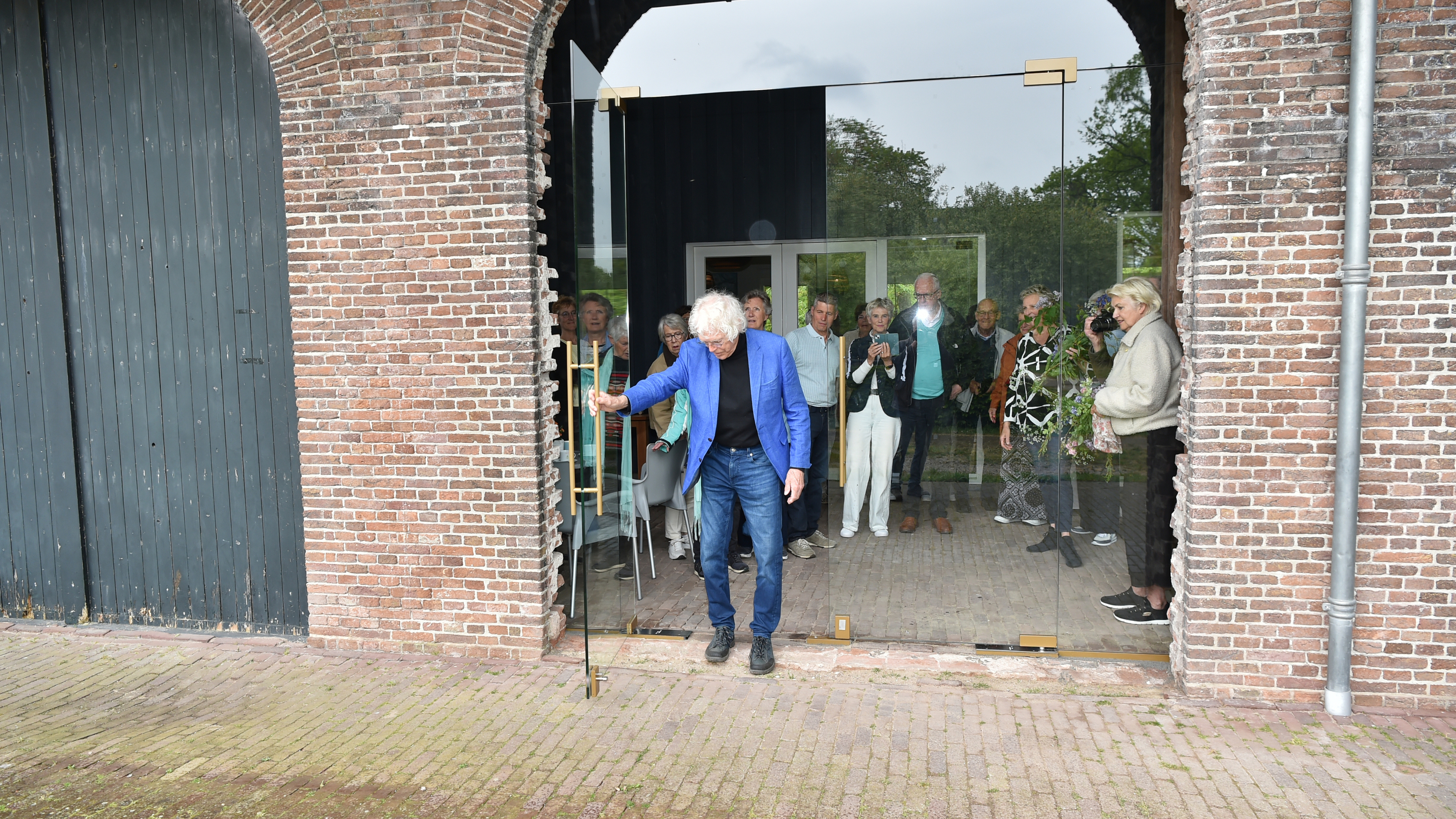 Coach house at Assumburg Castle enhanced with glass windows and doors: ‘It has become a museum-like space’