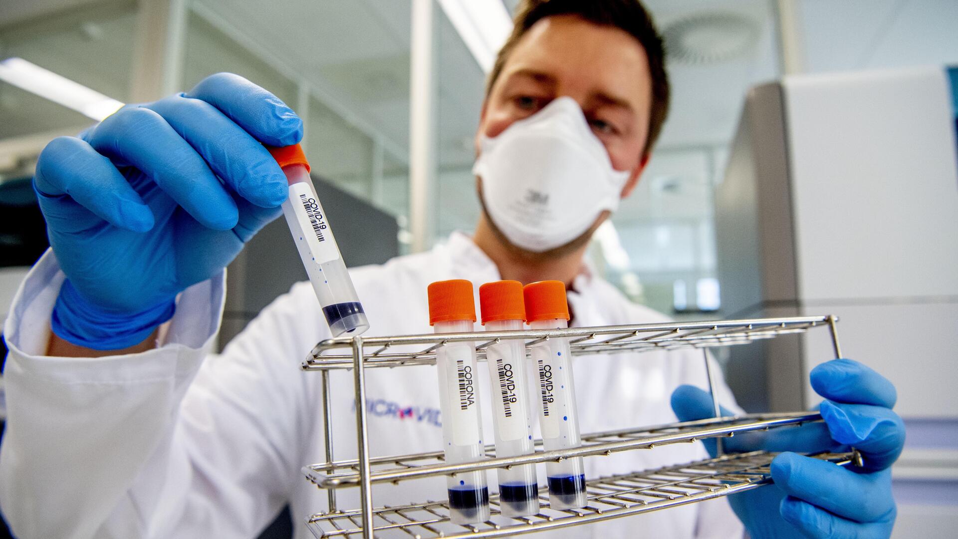 Ai, een positieve coronatest! Maar hoe besmettelijk ben je dan ...