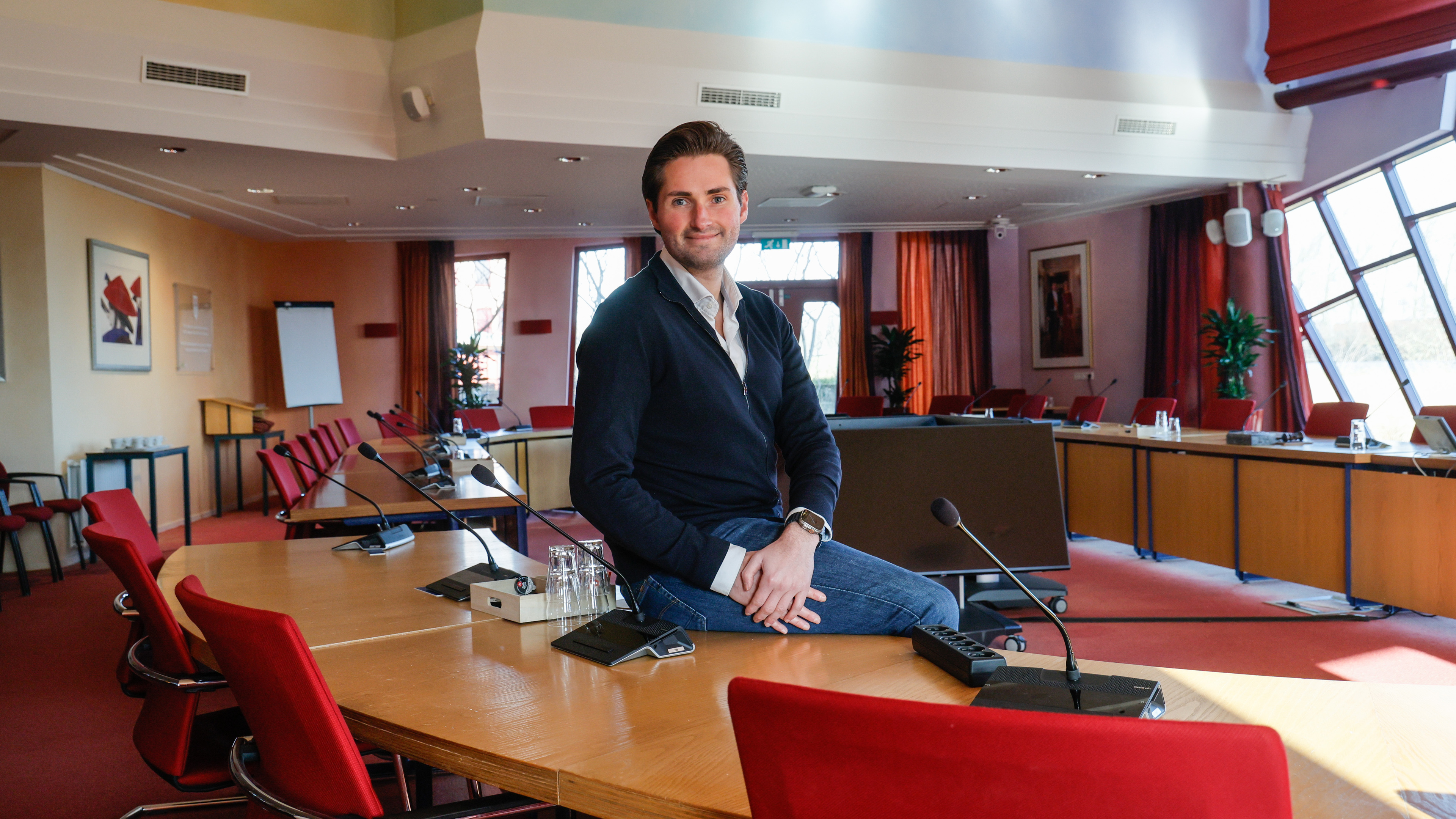 Desmin Dekker (VVD) wil meer weten over kostbare renovatie gemeentehuis Wognum: ’Verwijt naar ons is