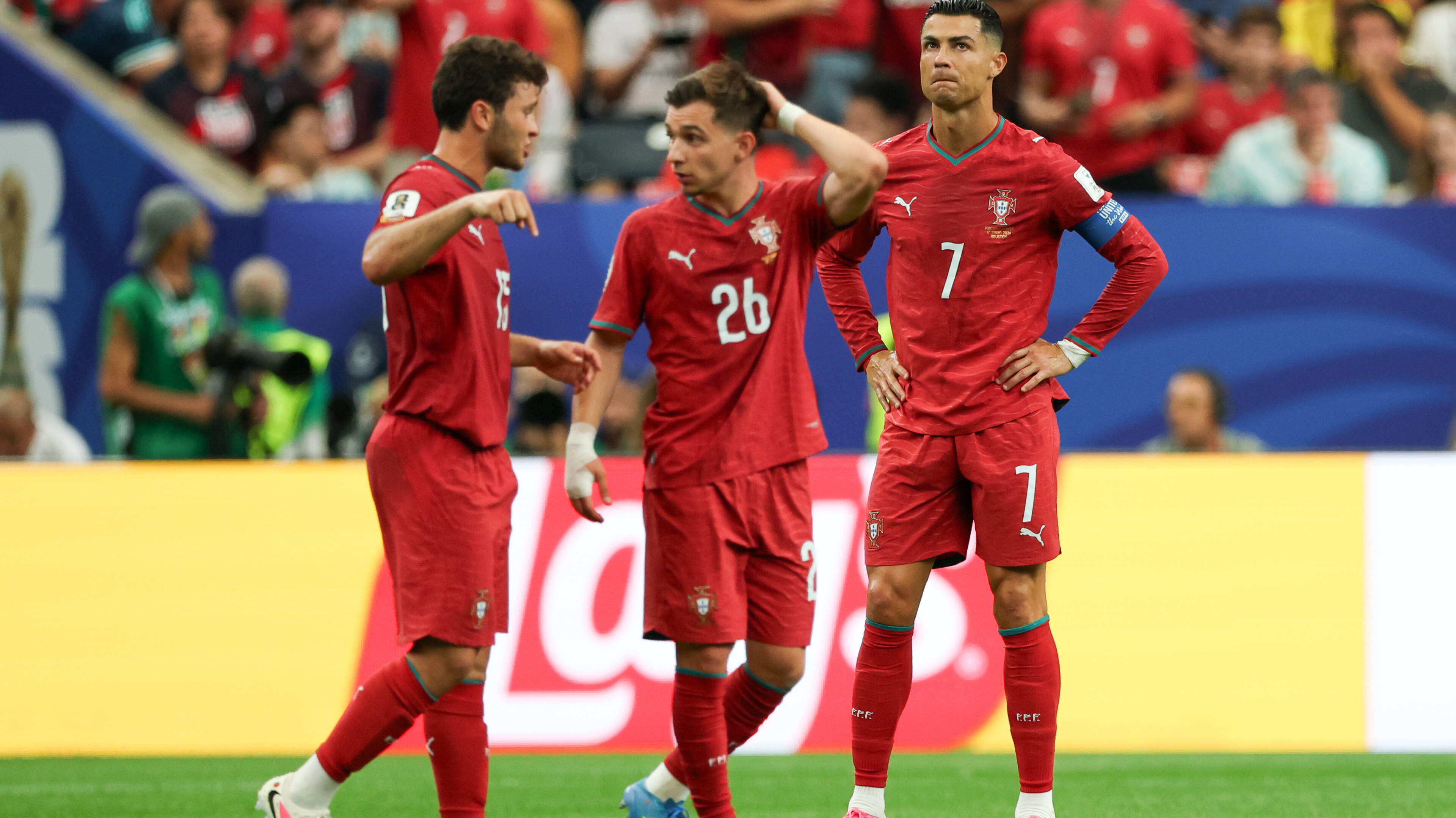 Media relish World Cup row as players face tension at the breakfast table