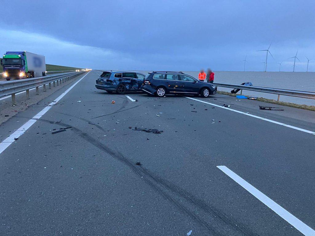 Gewonden bij ongeval op A7 tussen Breezanddijk en Kornwerderzand, weg weer vrij [update]