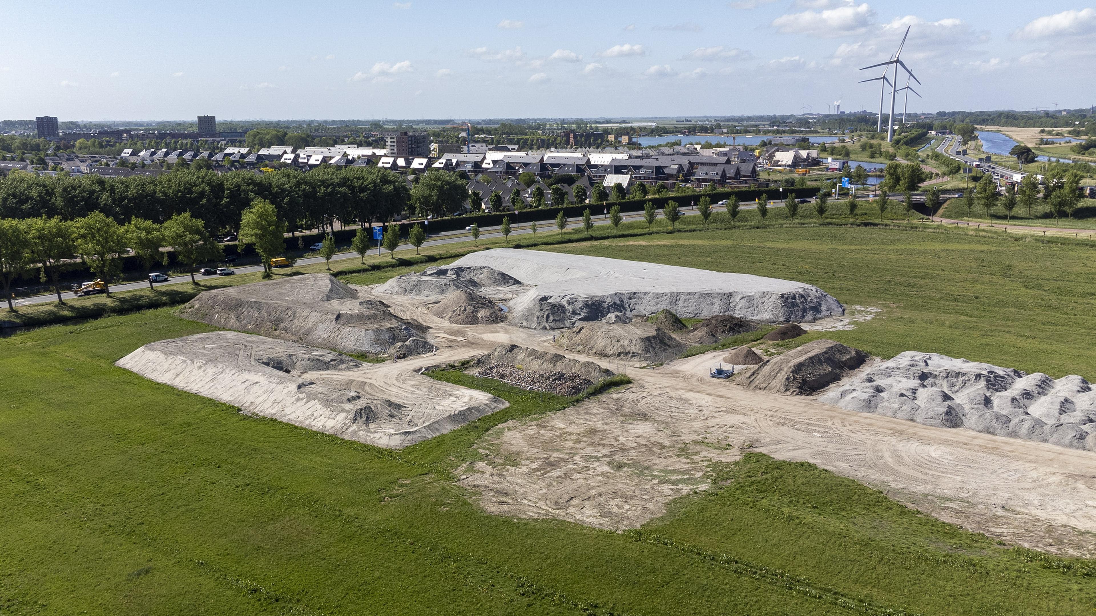 Bergen zand niet bedoeld voor Westpoort. ’Hier komt een wijk die heel anders is dan alle andere wijk