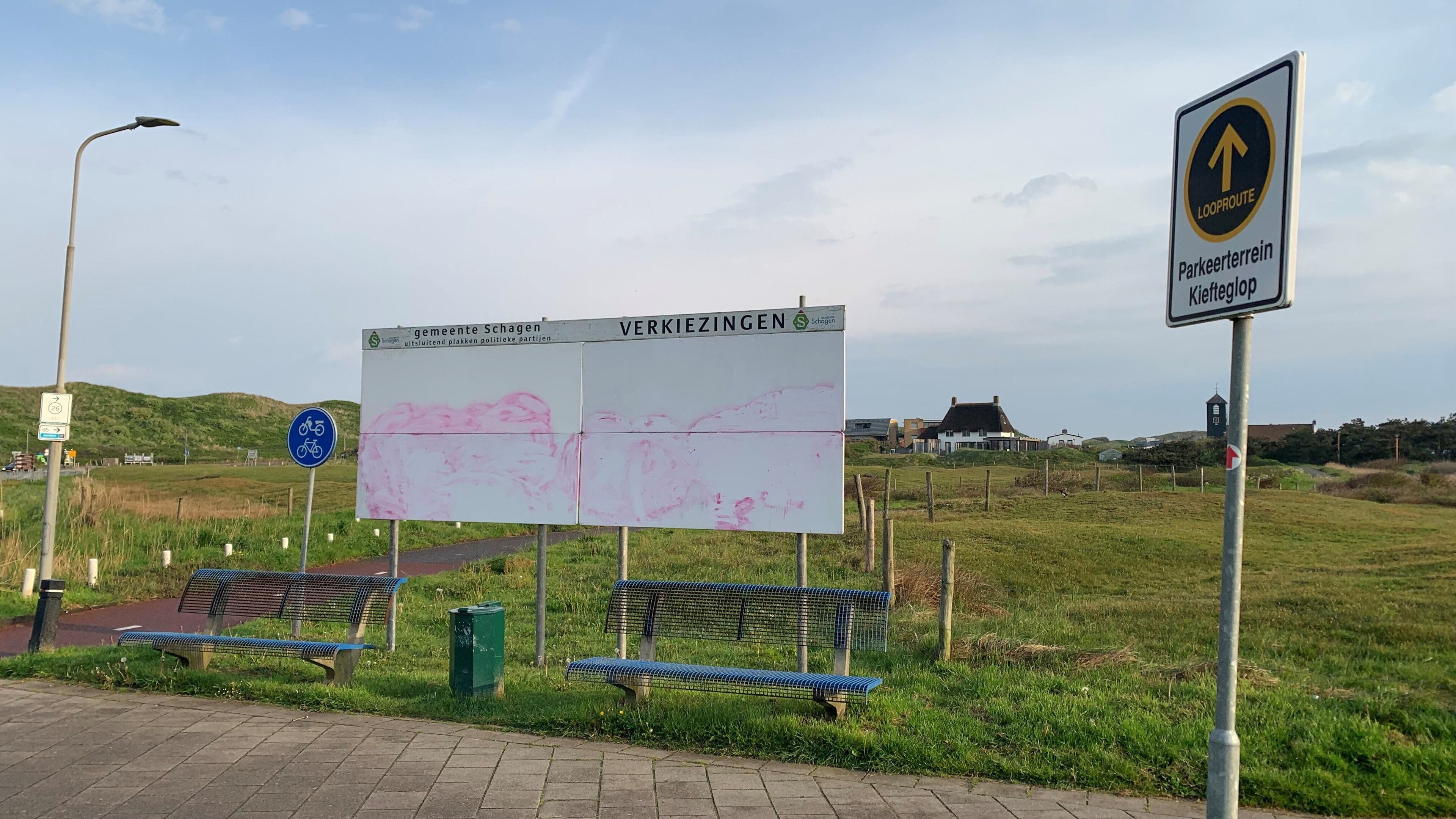 Beklad verkiezingsbord in Callantsoog met ’Free Gaza’ snel weer verwijderd